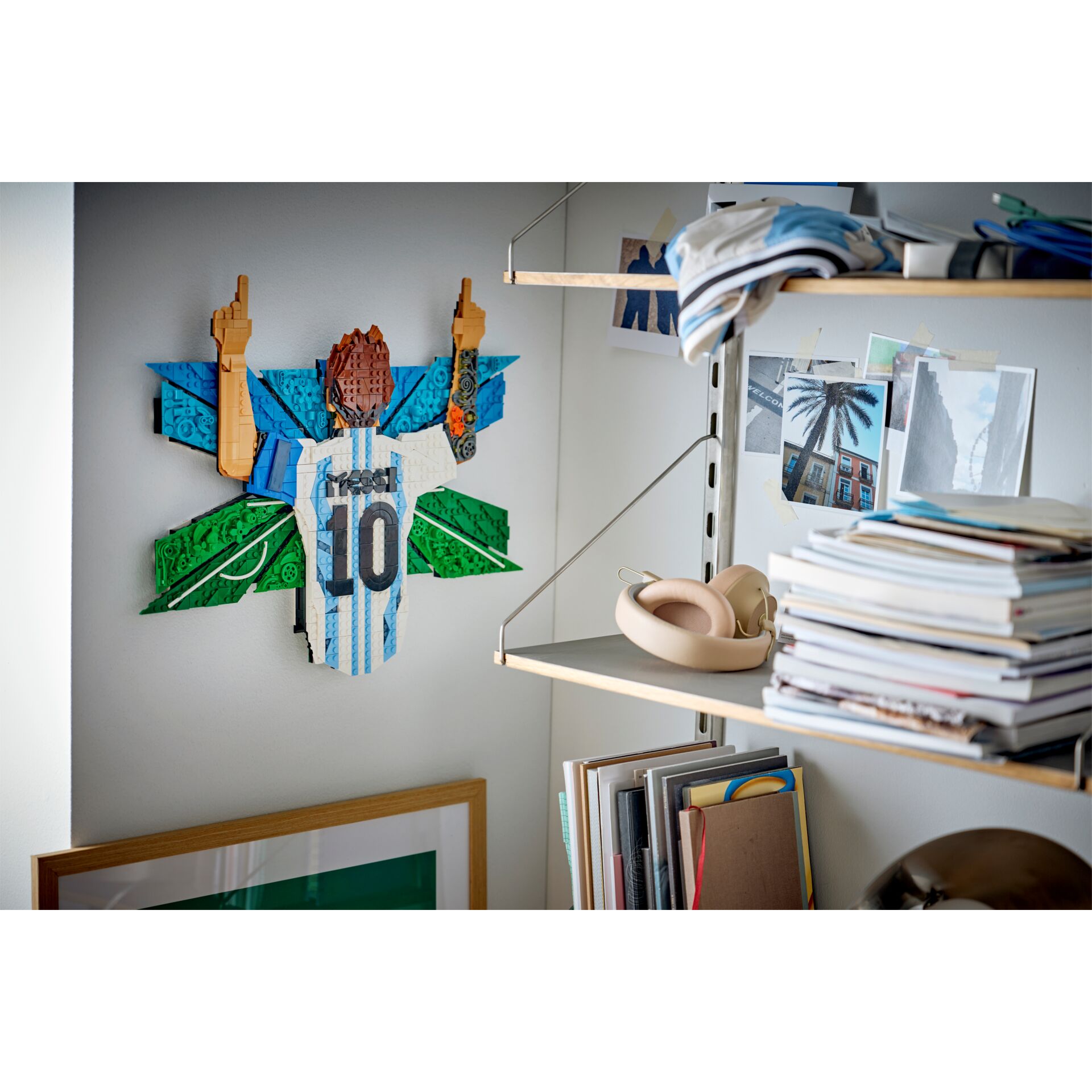 Lego-Wandkunst, Modulares LEGO, Sporttrikot-Illustration, Blau-Weiß, Kunstwerk aus Legosteinen