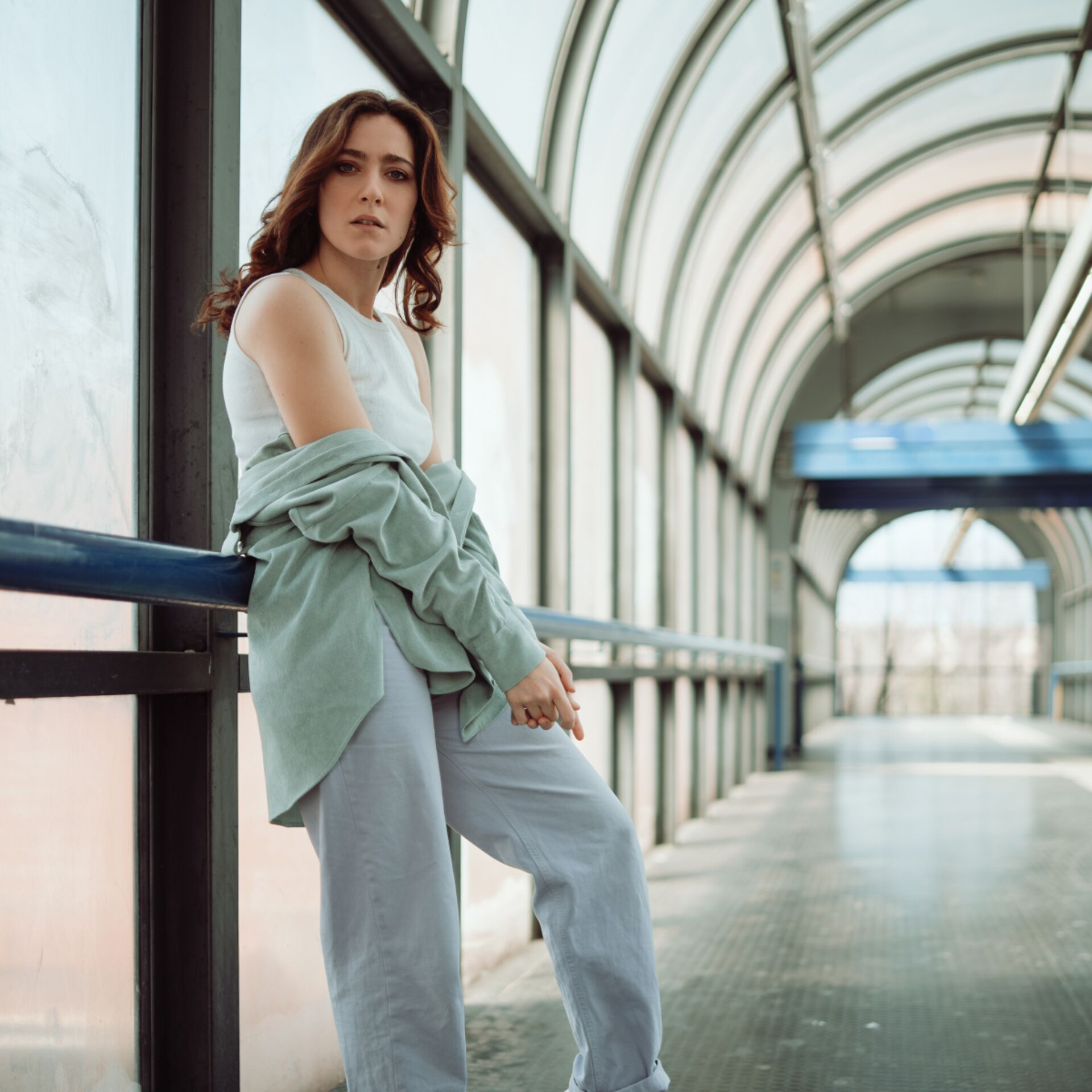 Hosen, Person, Sitzen, Lächeln, Jeans