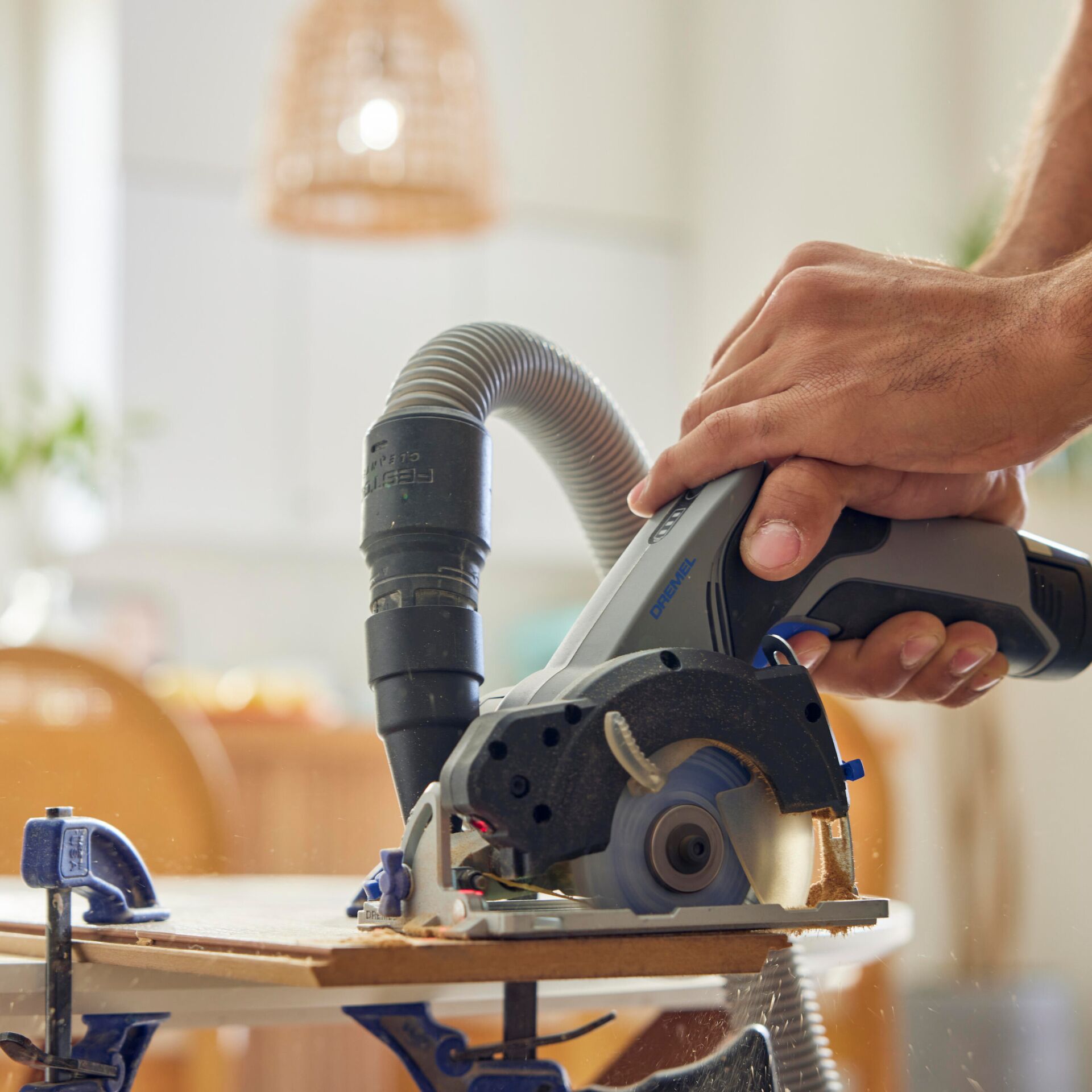 Person, Holzbearbeitung