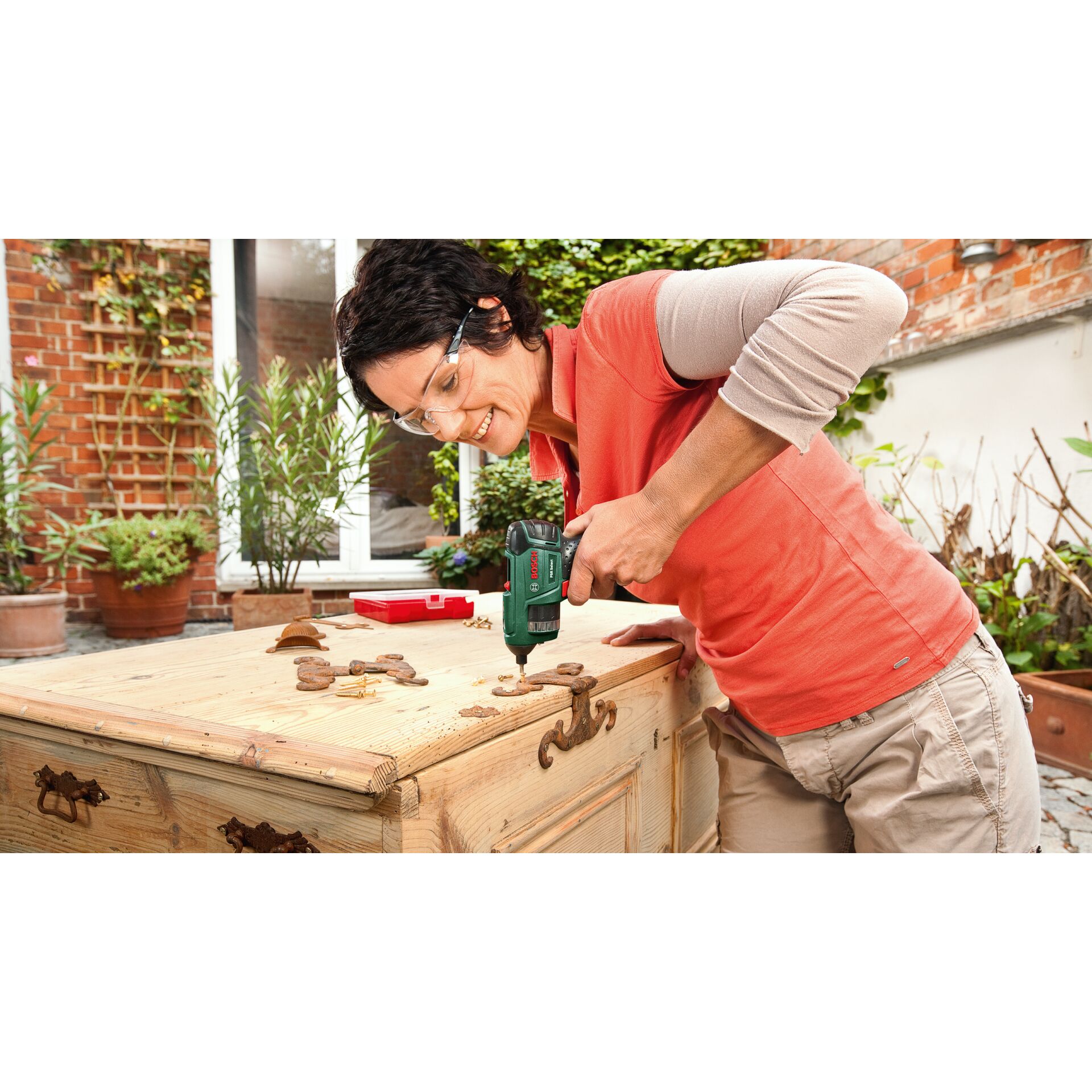 Drinnen, Innenarchitektur, Elektrische Bohrmaschine, Werkzeug, Holzbearbeitung