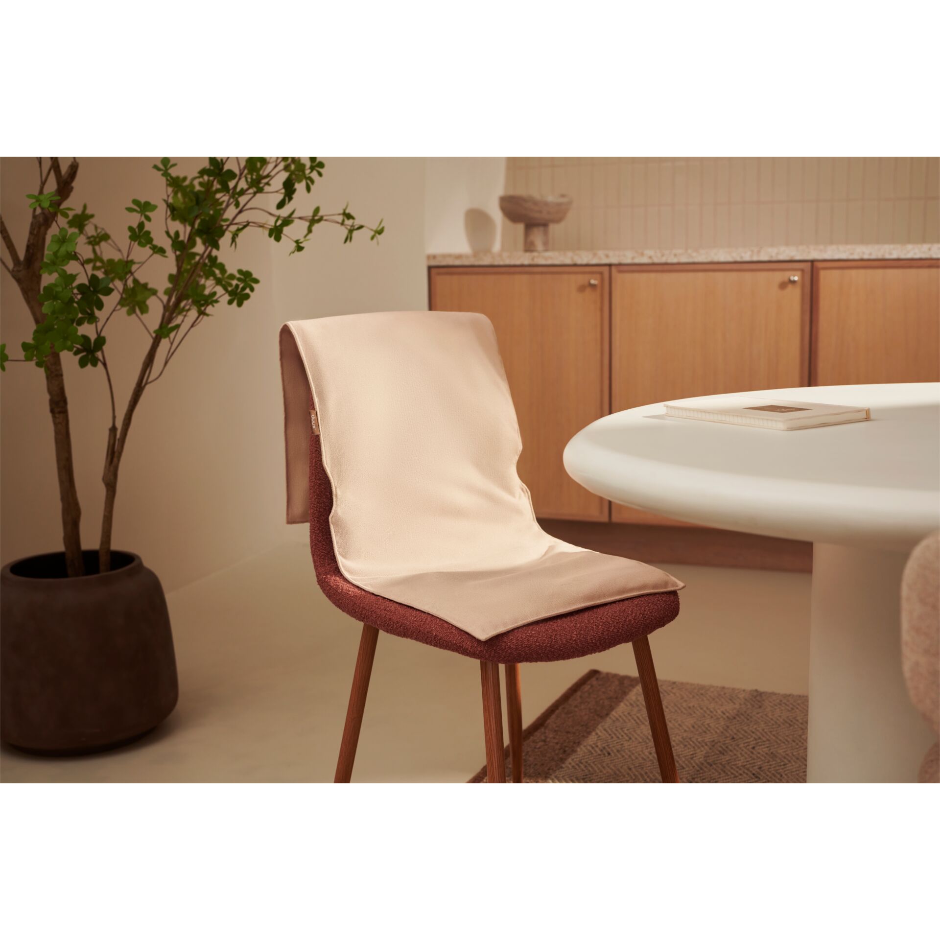 stuhl, speisezimmerstuhl, beige Bezug, holzbeine, wohnkultur