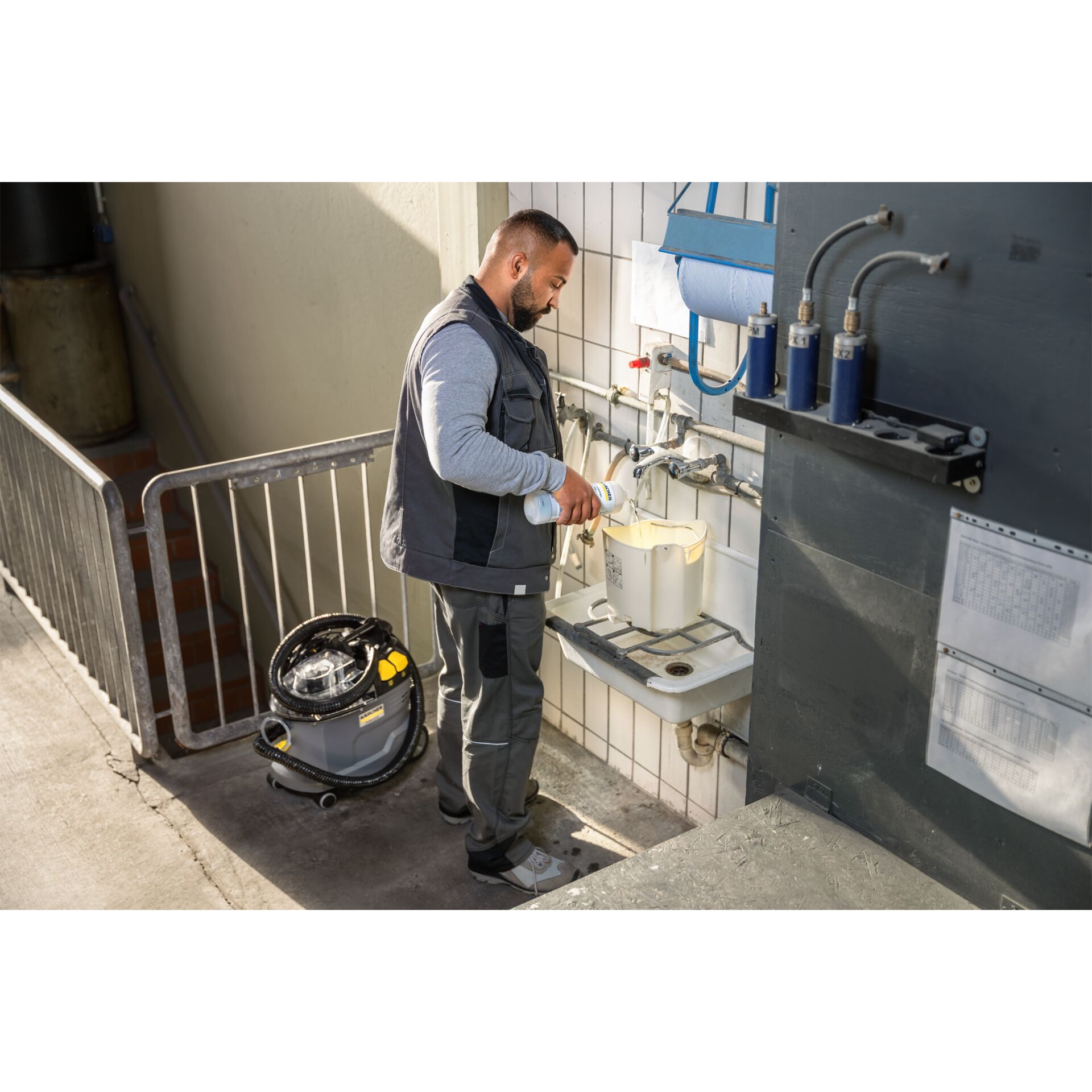 Becken, Schuh, Erwachsener, Mann, Person