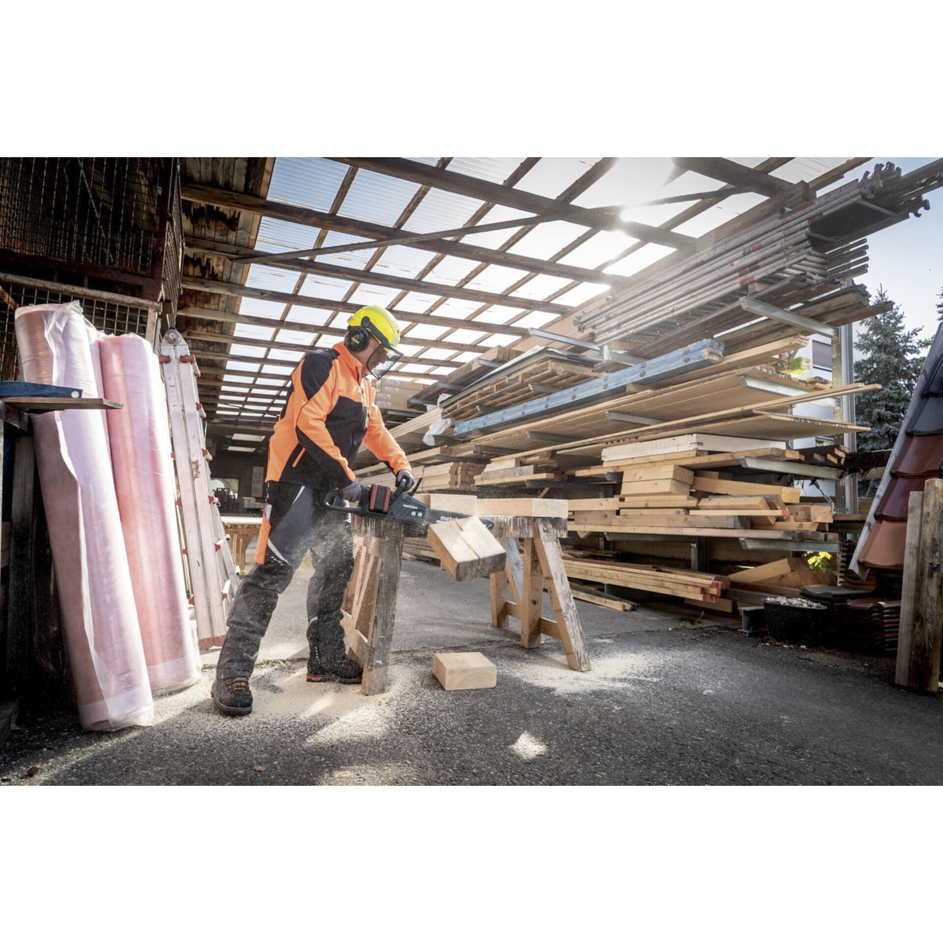 Person, Arbeiter, Holz, Helm, Bauholz