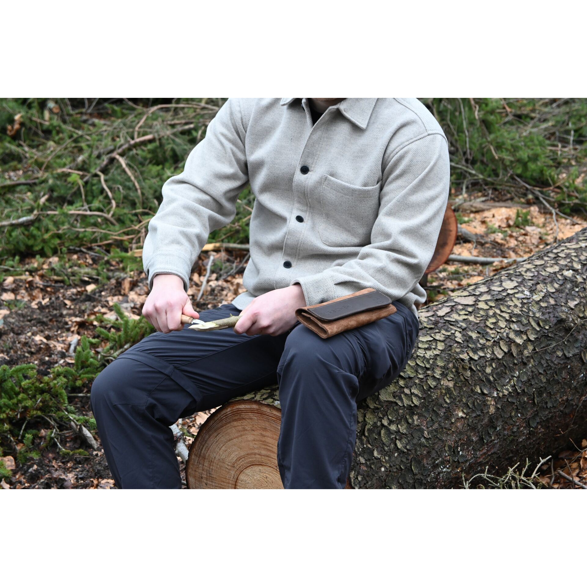 Person, Sitzen, Hosen, Erwachsener, Mann