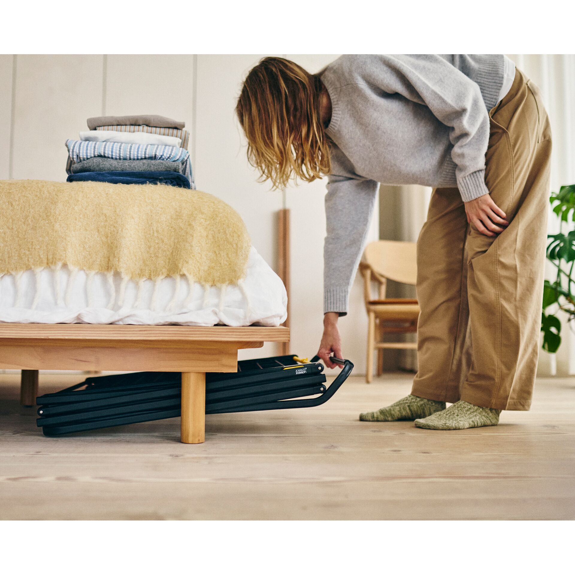 faltbares_bettgestell, unterbett_aufbewahrung, faltbares_bettgestell_schwarz, haushaltsmoebel, zimmerordnung