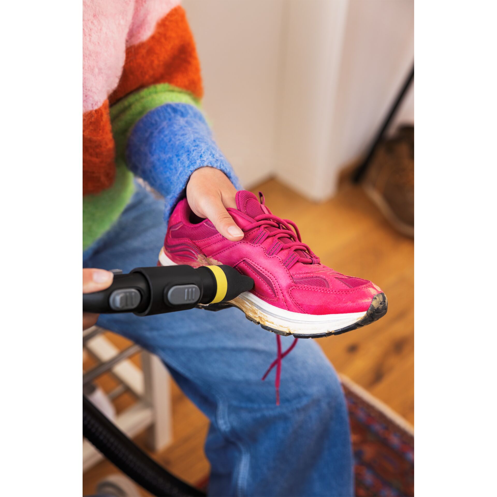 Schuhwerk, Schuh, Sneaker, Innenarchitektur, Person