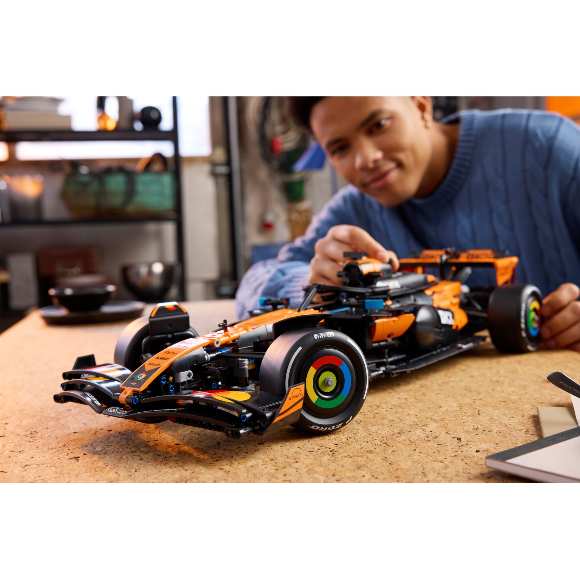 RC Auto, Modellauto, Orangene Farbe, Vier Räder, Mechanischer Aufbau