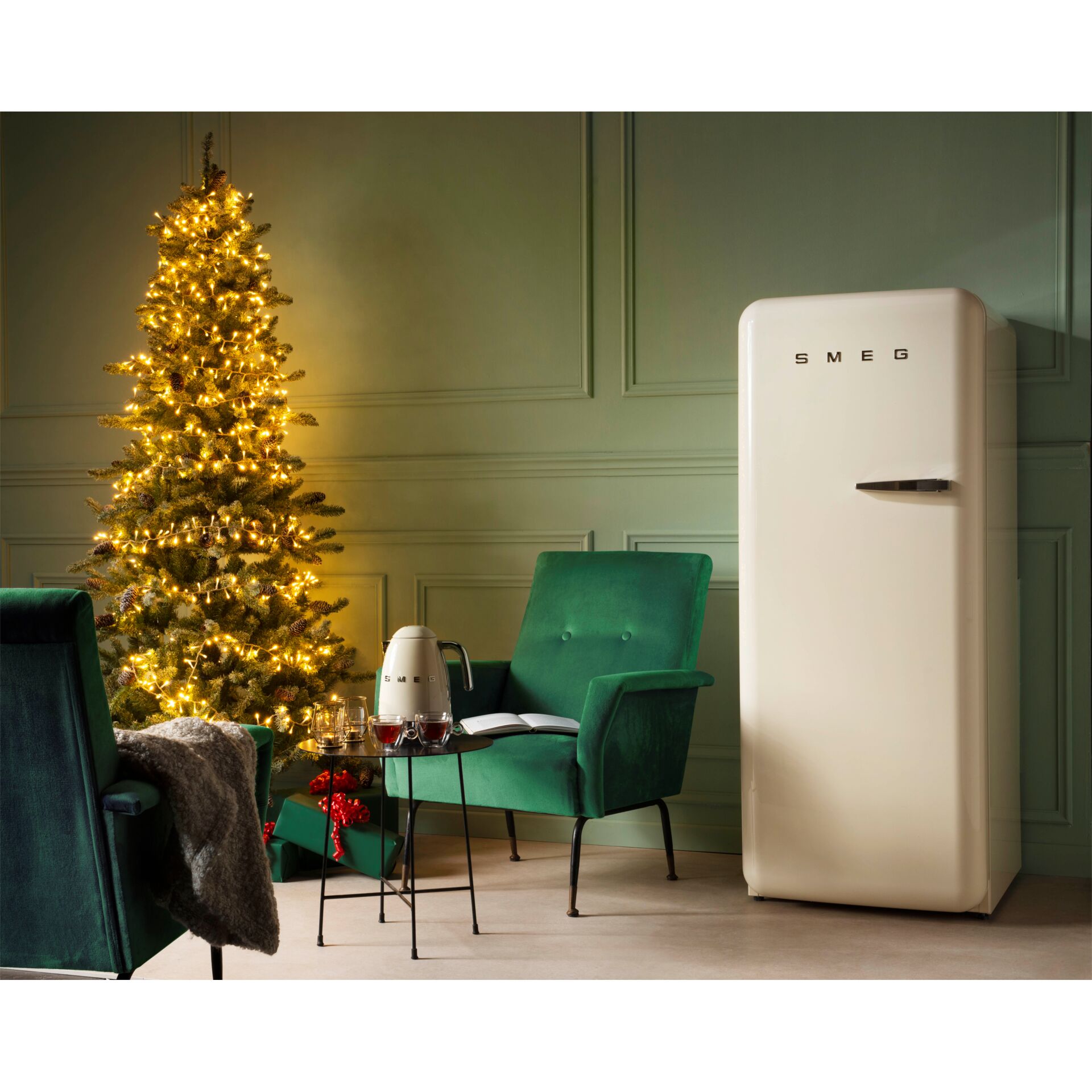 Elektrisches Gerät, Kühlschrank, Weihnachtsdekorationen, Festival, Pokal, Elektrisches Gerät, Kühlschrank, Weihnachtsdekorationen, Festival, Pokal, Elektrisches Gerät, Kühlschrank, Weihnachtsdekorationen, Festival, Pokal