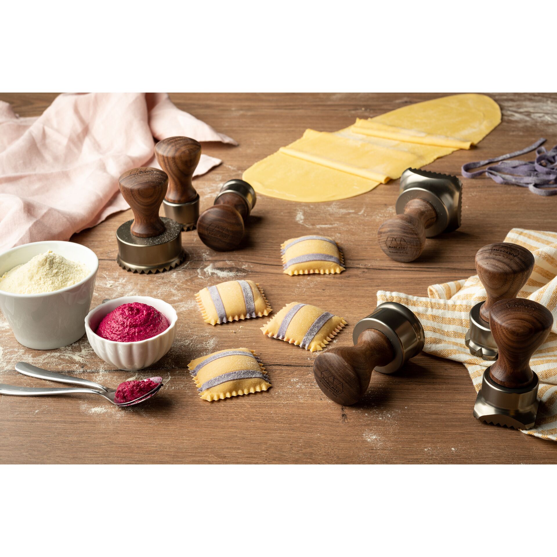 Beleuchtung, pasta, ravioli, pasta cutters, mehl, rolling pins