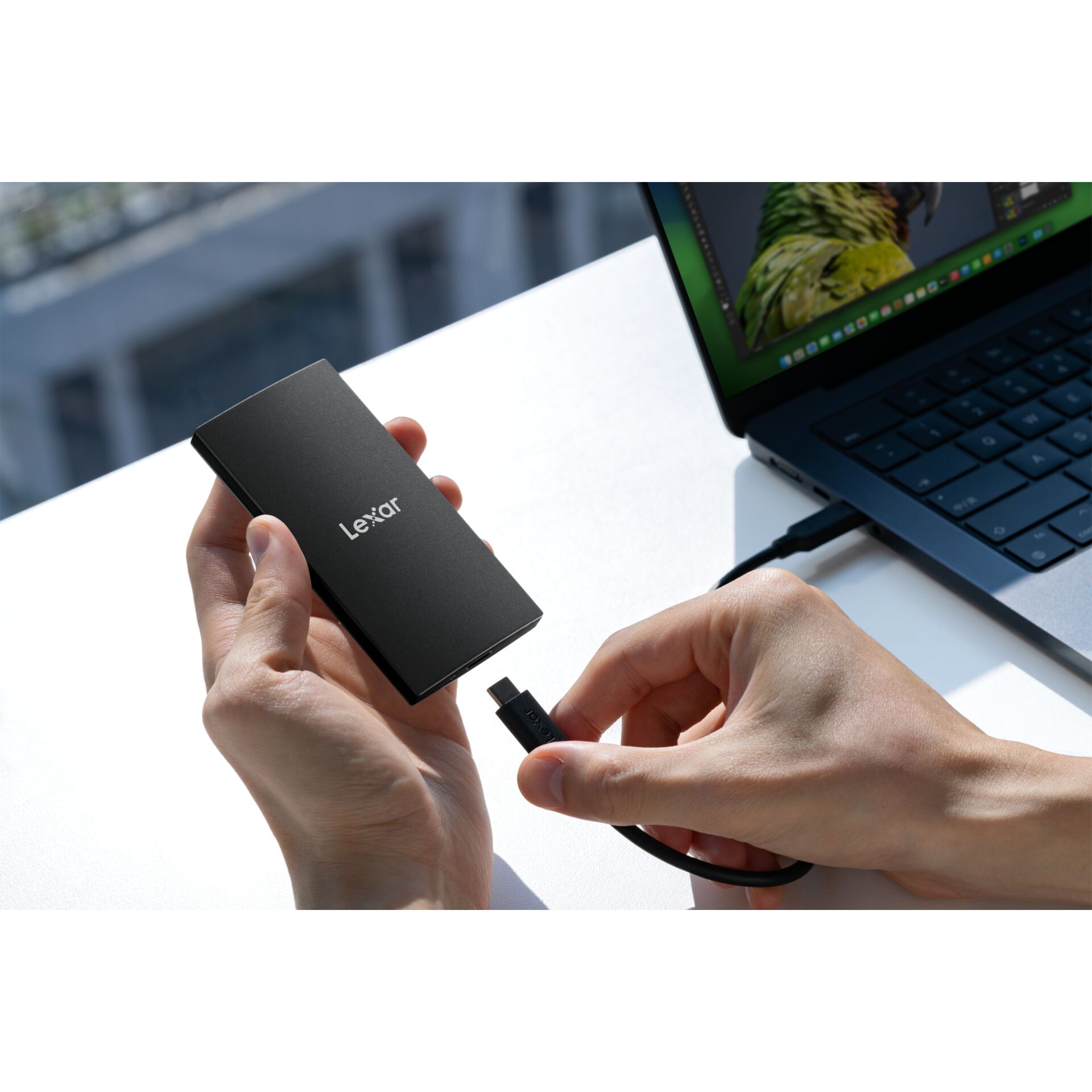 externes SSD, tragbares SSD, schwarz, USB-C, Marke auf dem Produkt