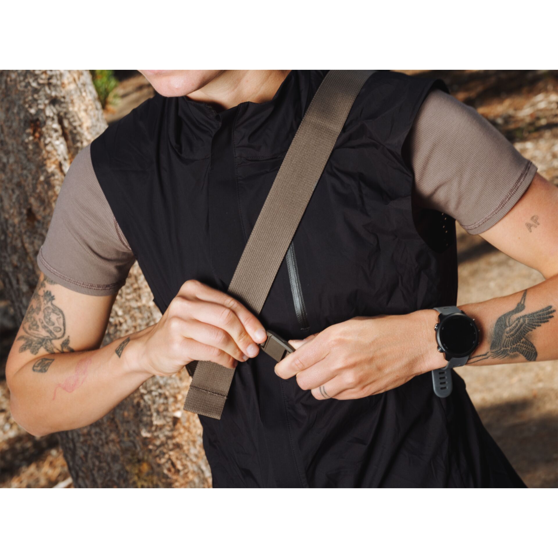 Armband, Gurt, Brusttasche, Uhr, Tattoo