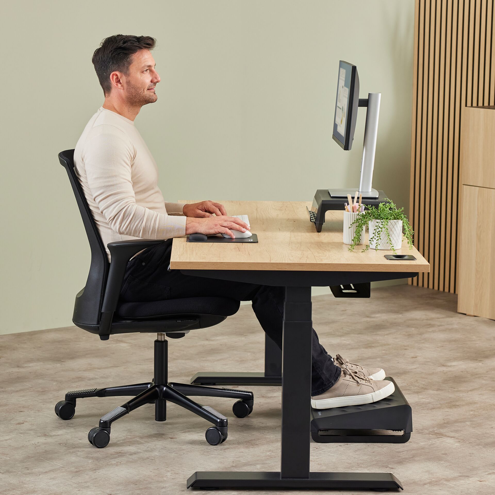 Moebel, Tabelle, Schreibtisch, Stuhl, Person