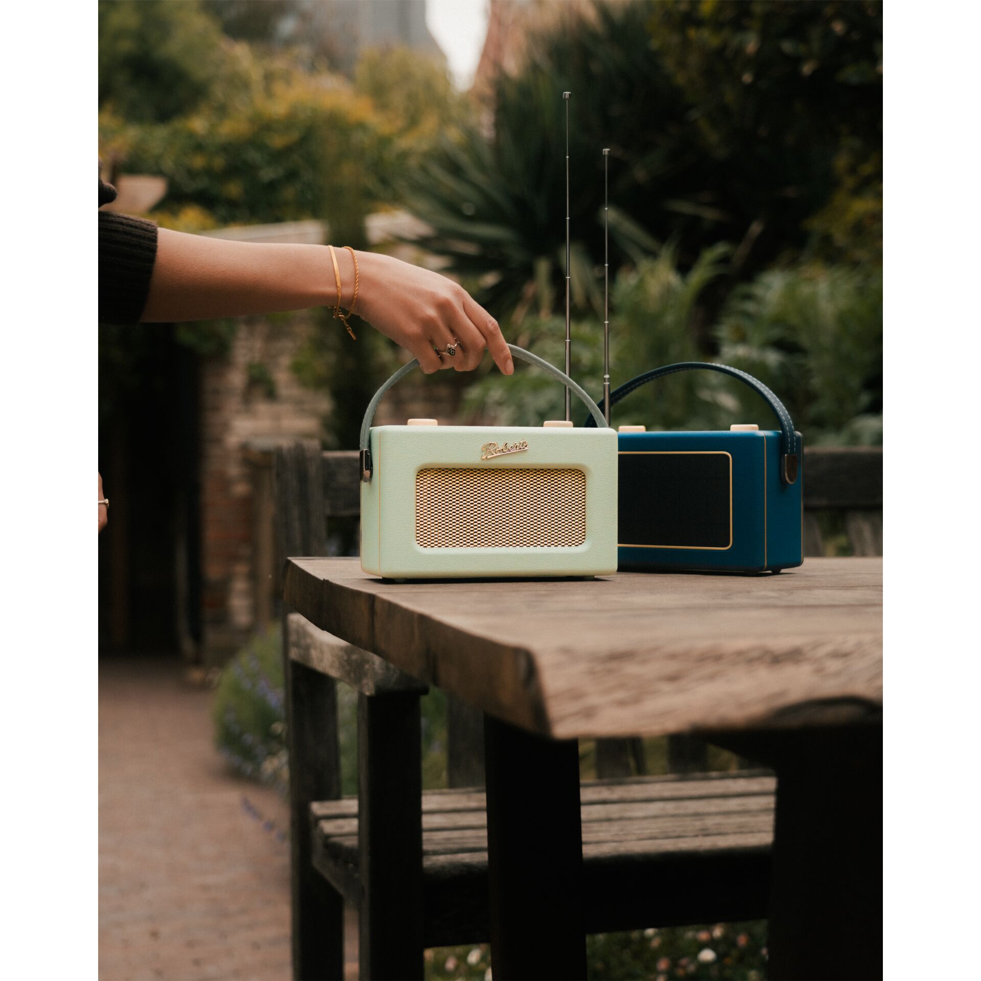 portables Radio, retro Radio, mintgrün, Tragegriff, Antenne
