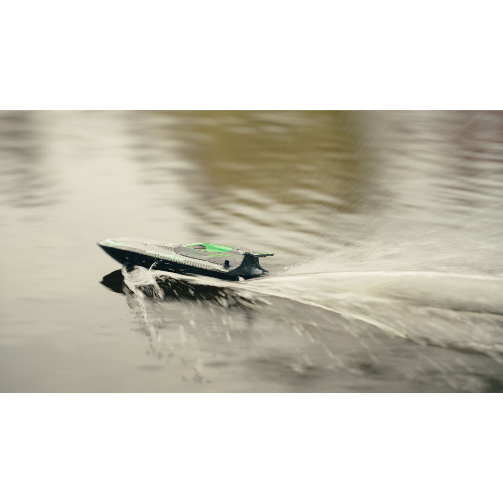 RC Boot, Schnellboot, grüner Akzent, Wasserkraftfahrzeug, Antrieb