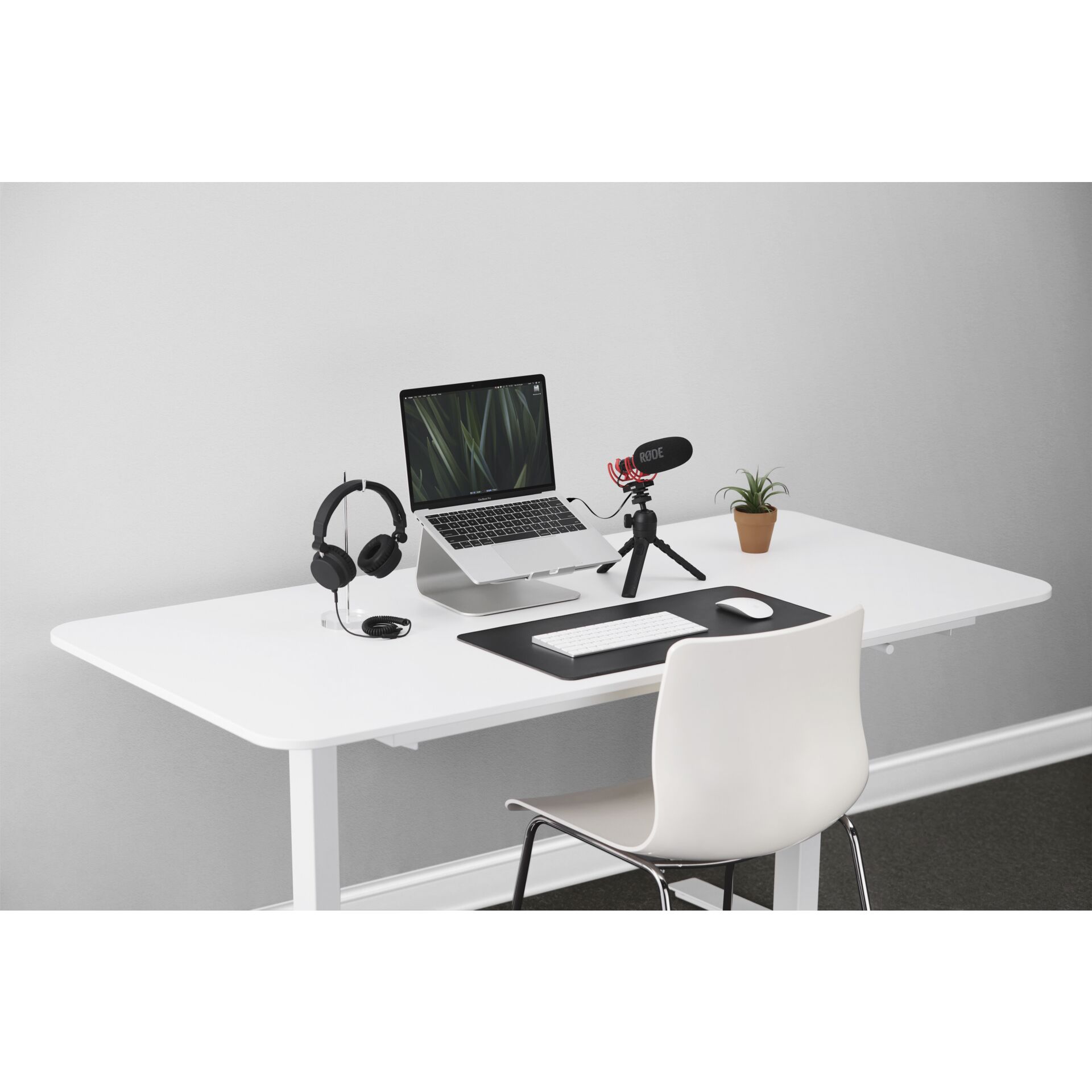 Moebel, Tabelle, Schreibtisch, Laptop, Kopfhörer