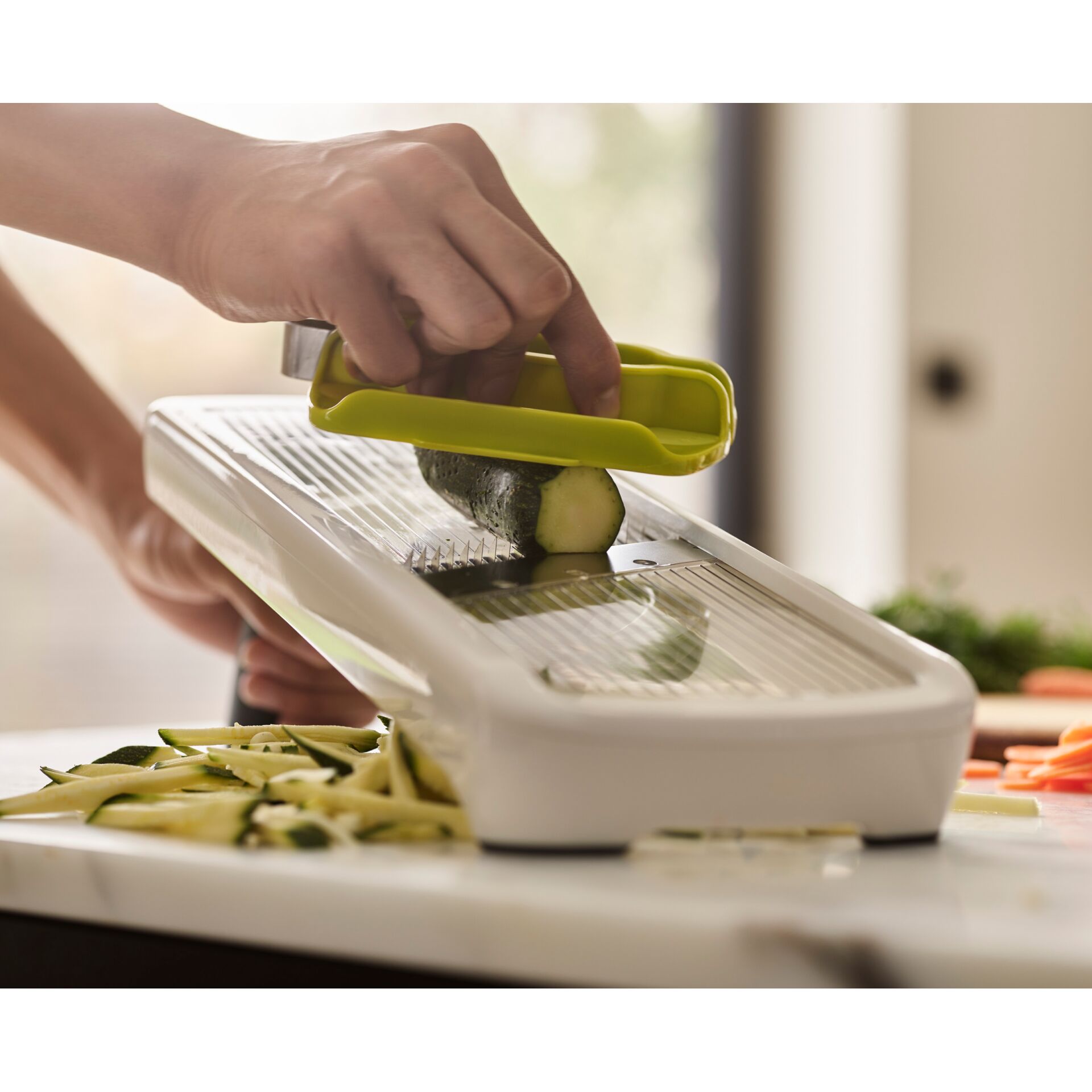 Utensil für die Küche, Reibe, Essen reiben