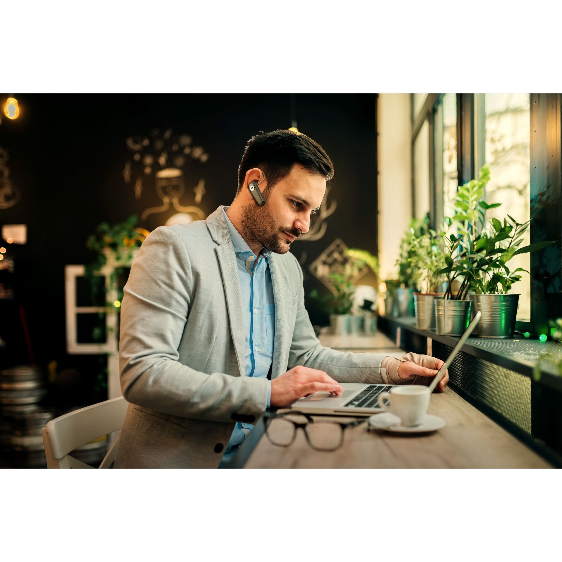 Innenarchitektur, Person, Sitzen, Erwachsener, Mann