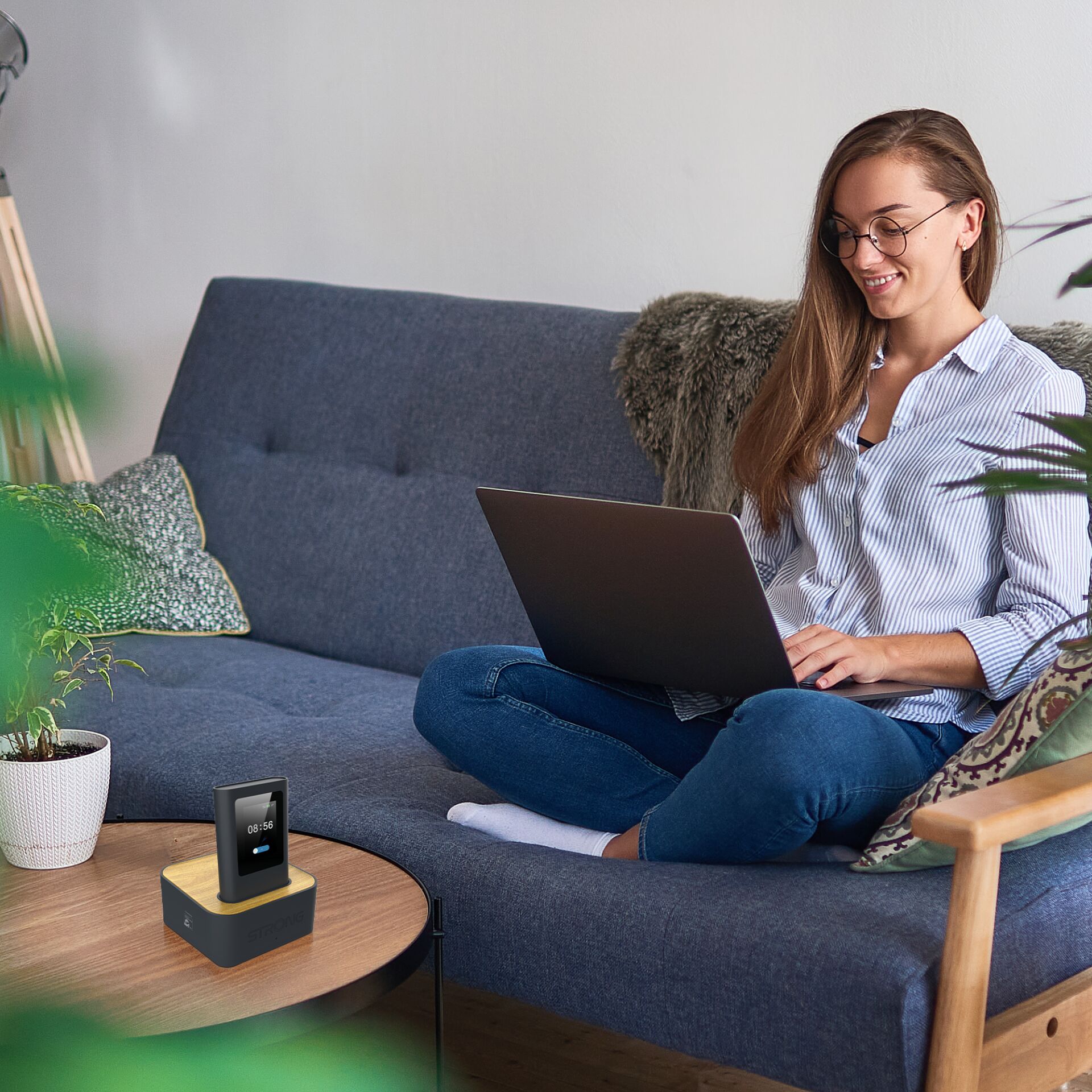 Laptop, Sessel, Uhr, Tischuhr, Wohnzimmer
