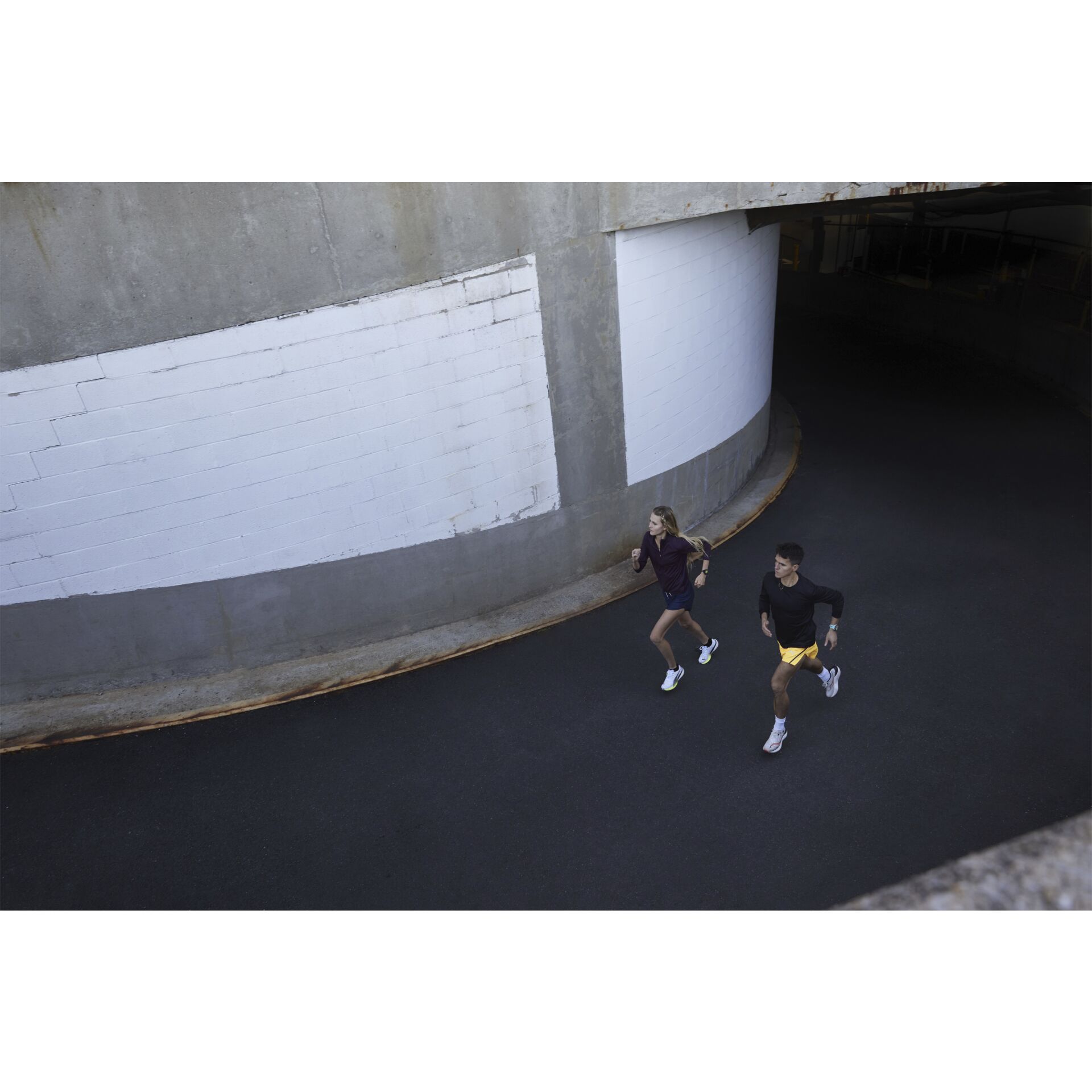 Schuhwerk, Schuh, Person, Handtasche, Straße