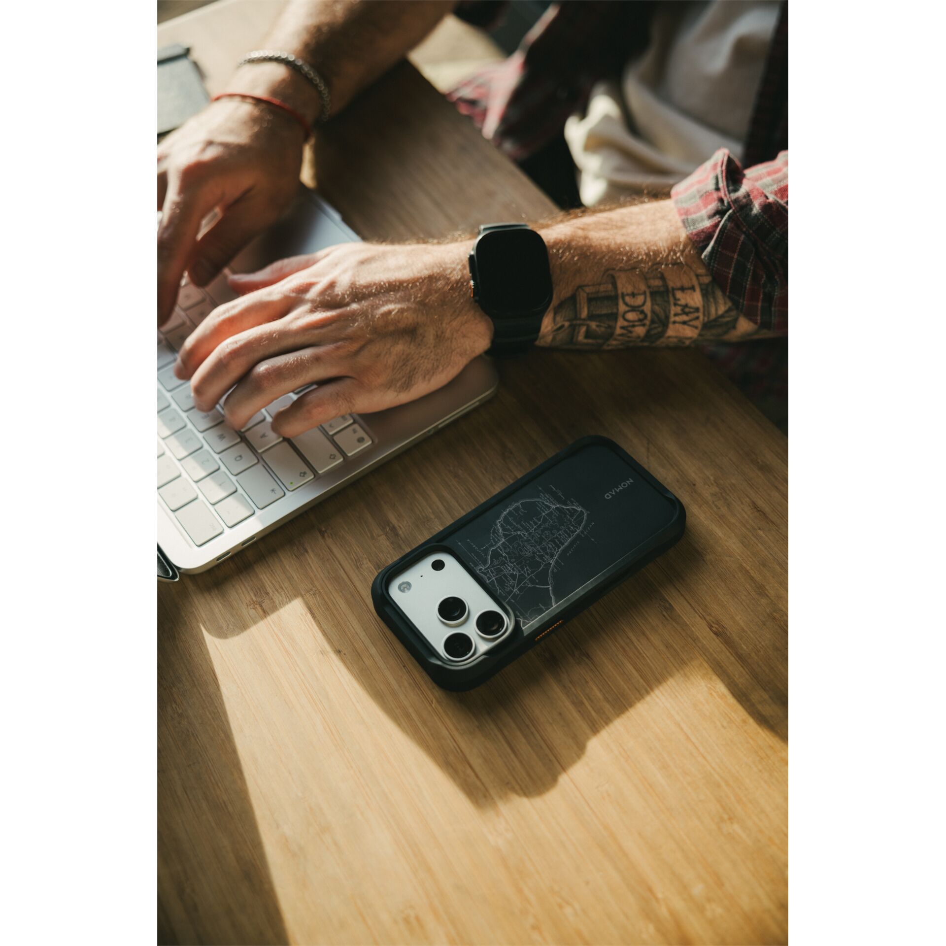Smartphone case, Phone case, Crack pattern, iPhone, Wooden desk