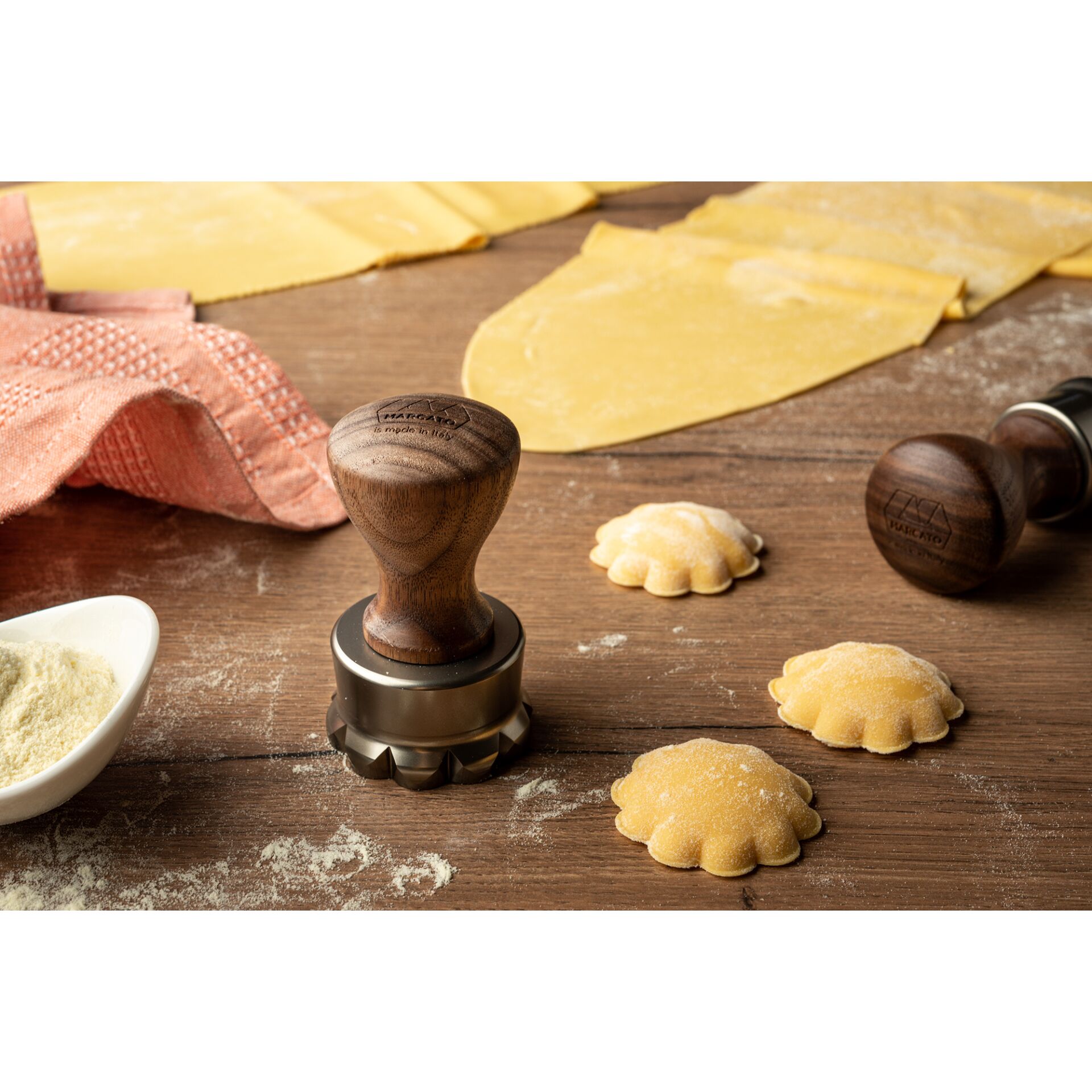 Leuchte, Beleuchtung, Ausstecher, Stempelwerkzeug, Pasta-Teig, Mehl, Nudelformen