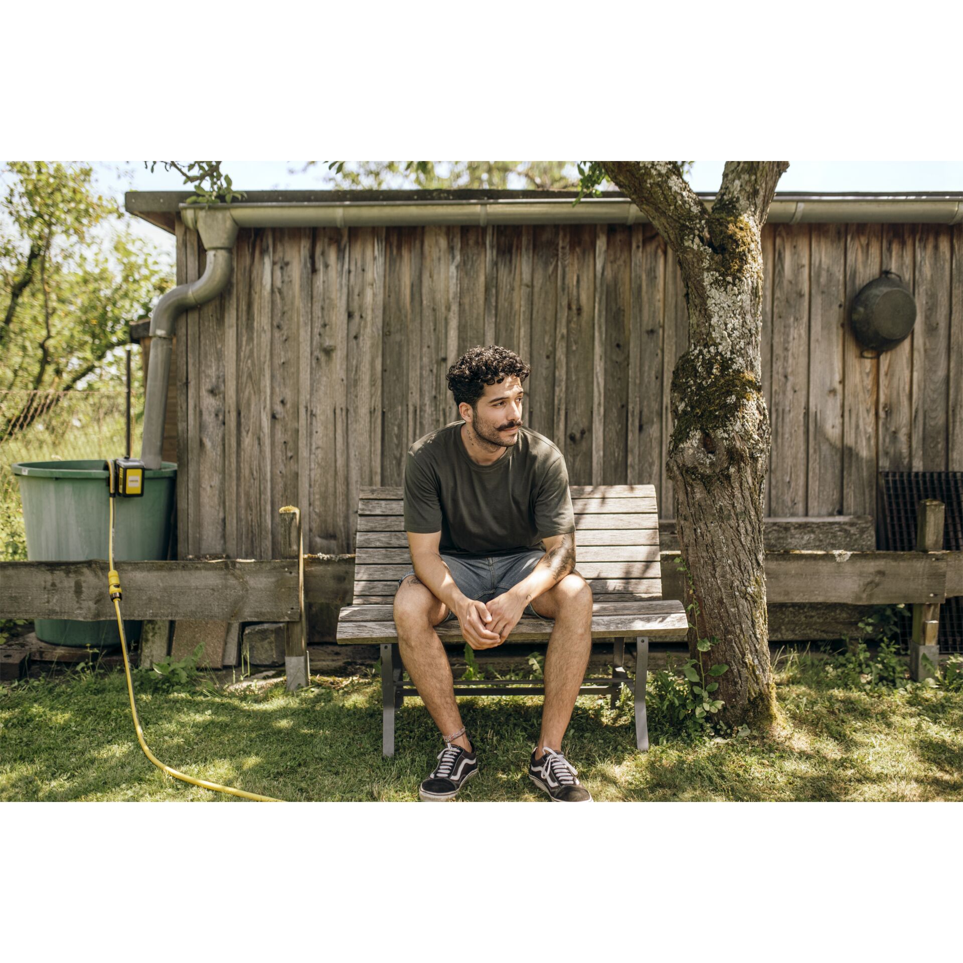 Innenarchitektur, Person, Sitzen, Hinterhof, Schuh