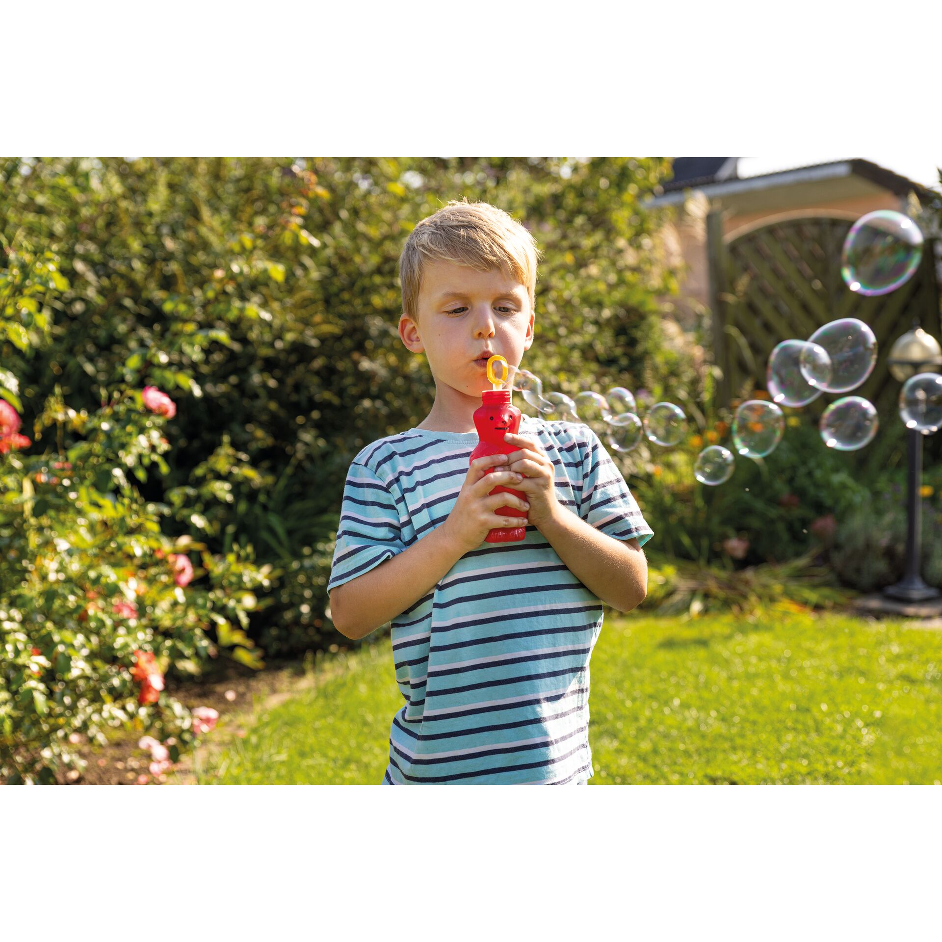 Kinder, Seifenblasen, Blaue Streifen, Sommer, Spielzeugflasche
