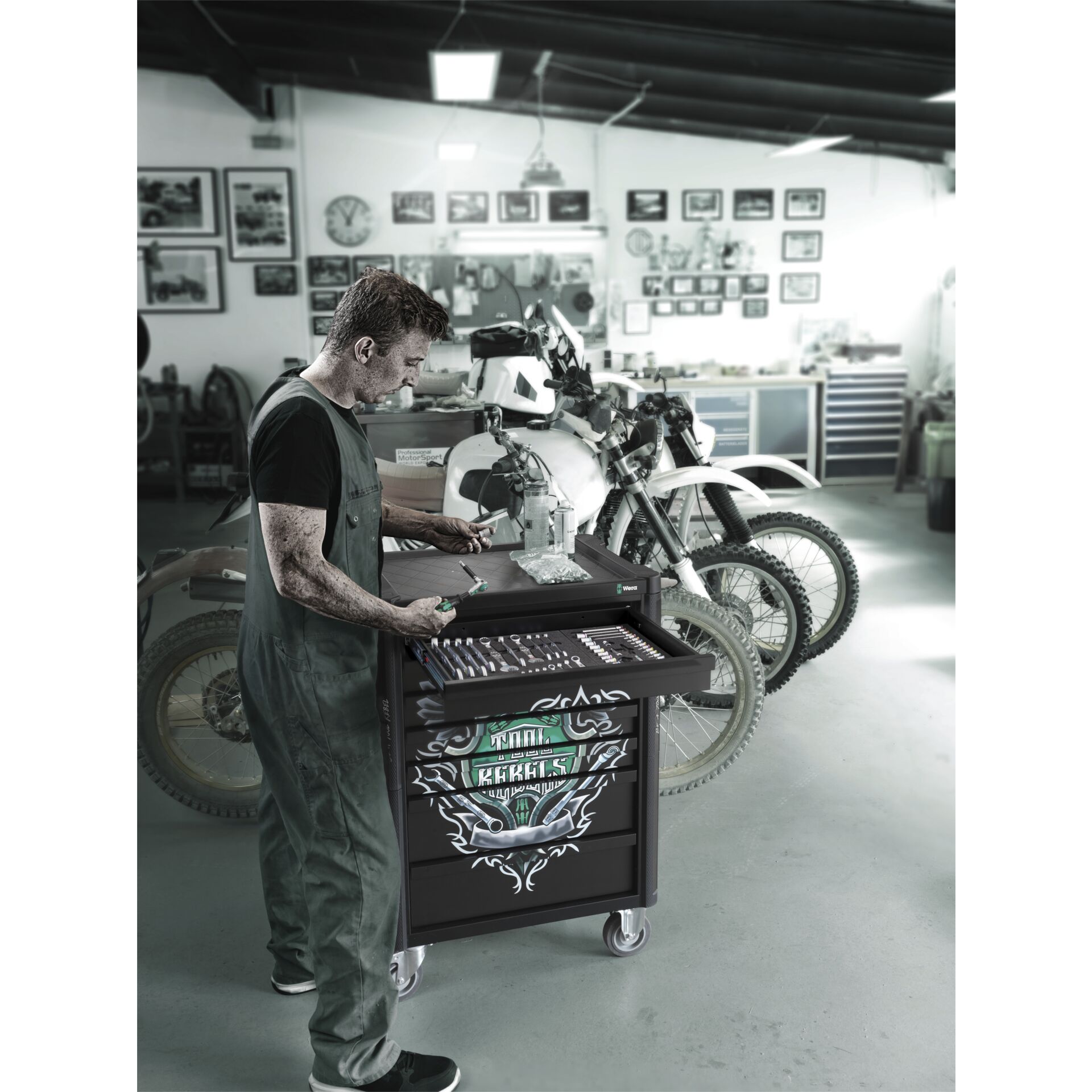 Werkzeugwagen, Motorradwerkstatt, Kraftwerkzeug, Reparaturwerkzeug, Werkstatt