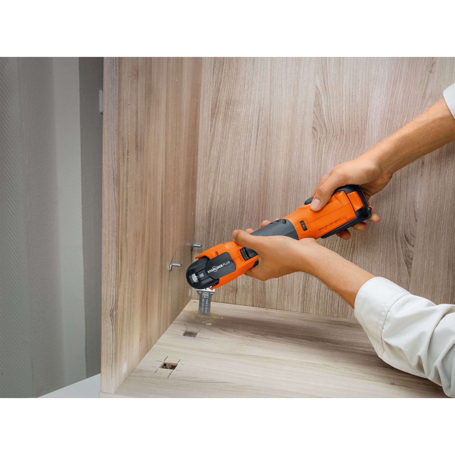 Drinnen, Innenarchitektur, Elektrische Bohrmaschine, Werkzeug, Holzpaneele