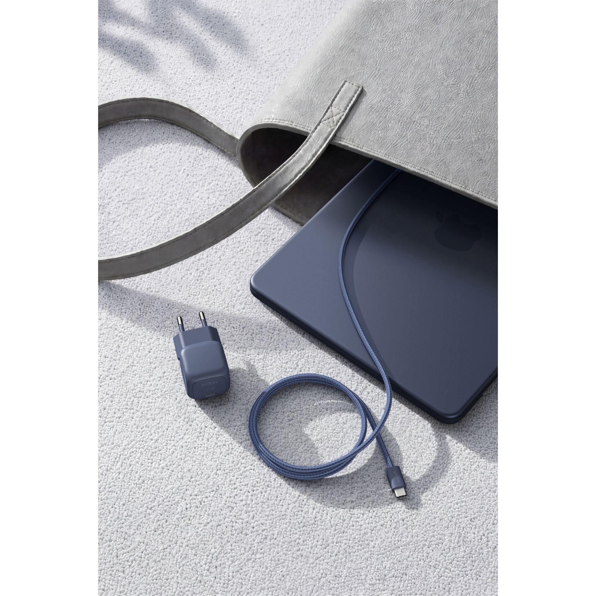 Laptop, Ladegerät, Kabel, Rucksack, Zubehör