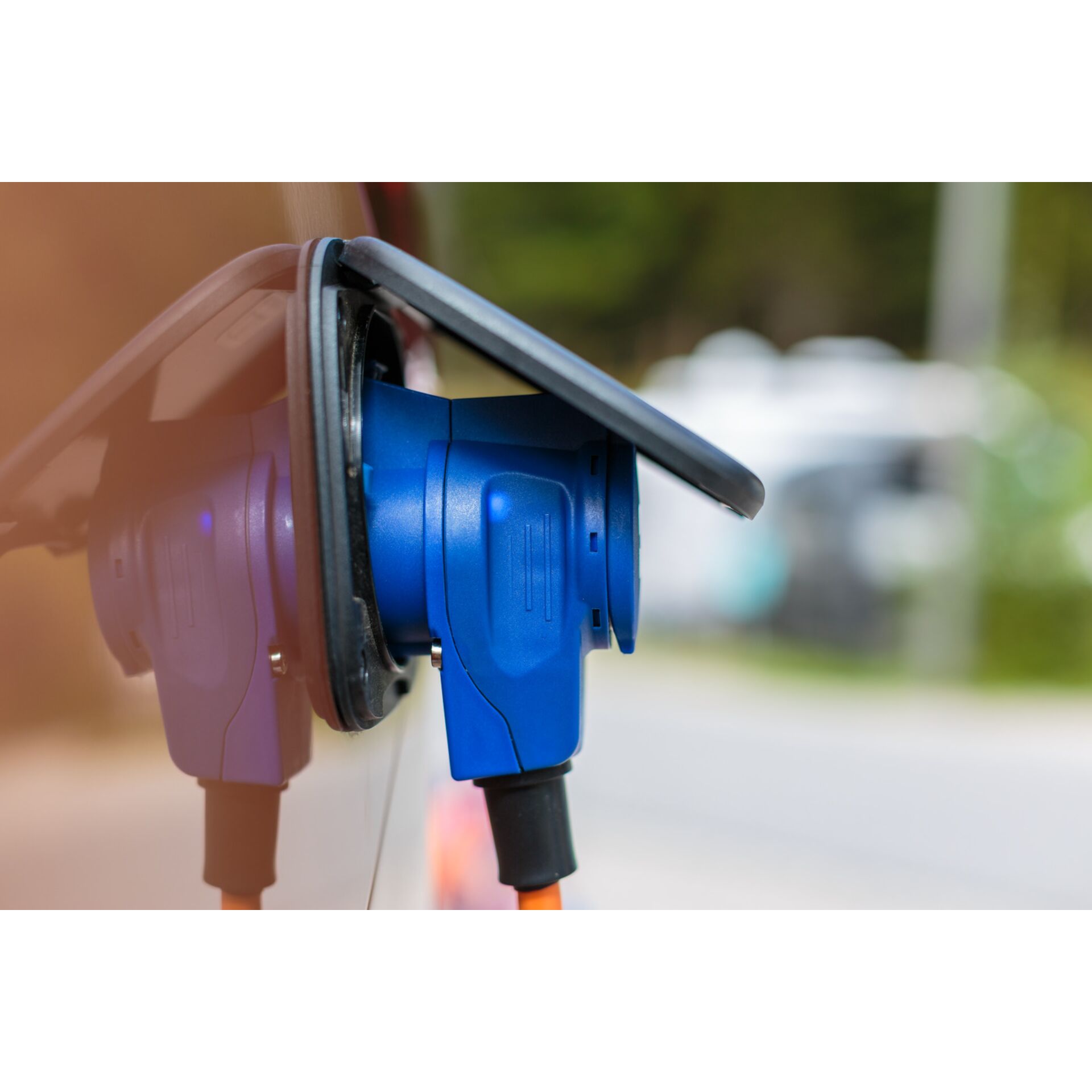 elektroauto-ladesäule, ladegerät, ladeanschluss, roter/gelb?