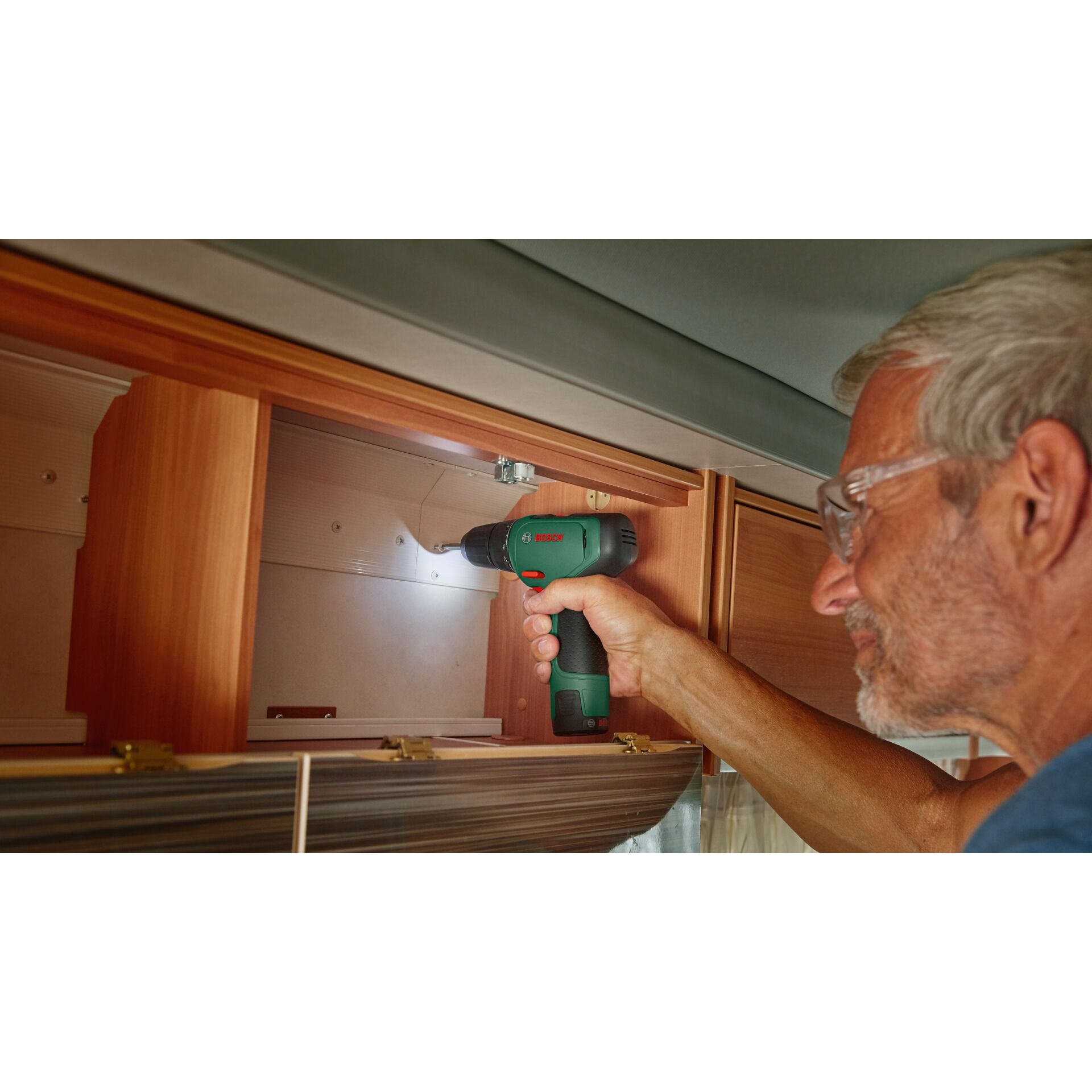 Holz, Drinnen, Innenarchitektur, Sperrholz, Elektrische Bohrmaschine