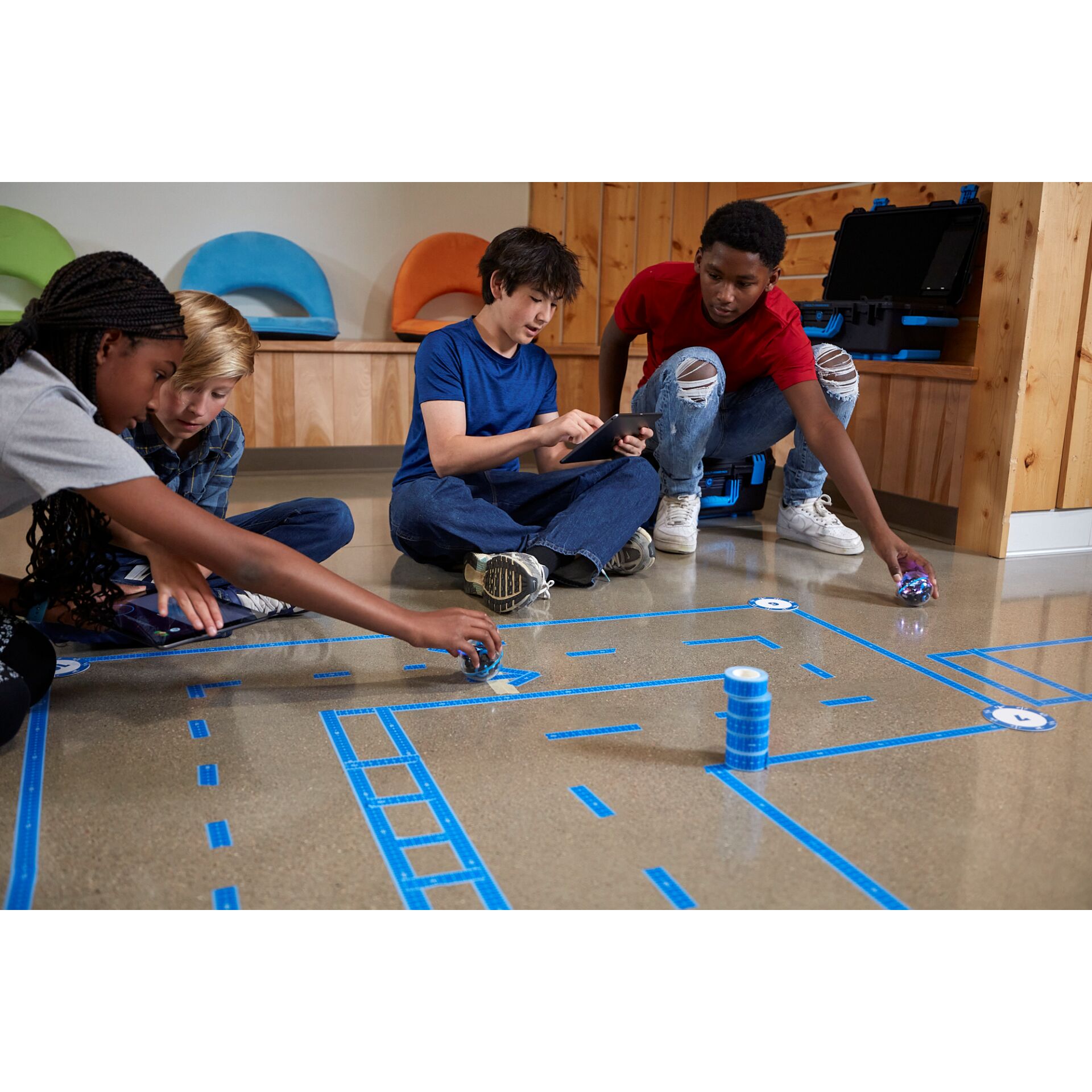 Fußboden, Bodenbeläge, Innenarchitektur, Hosen, Schuh