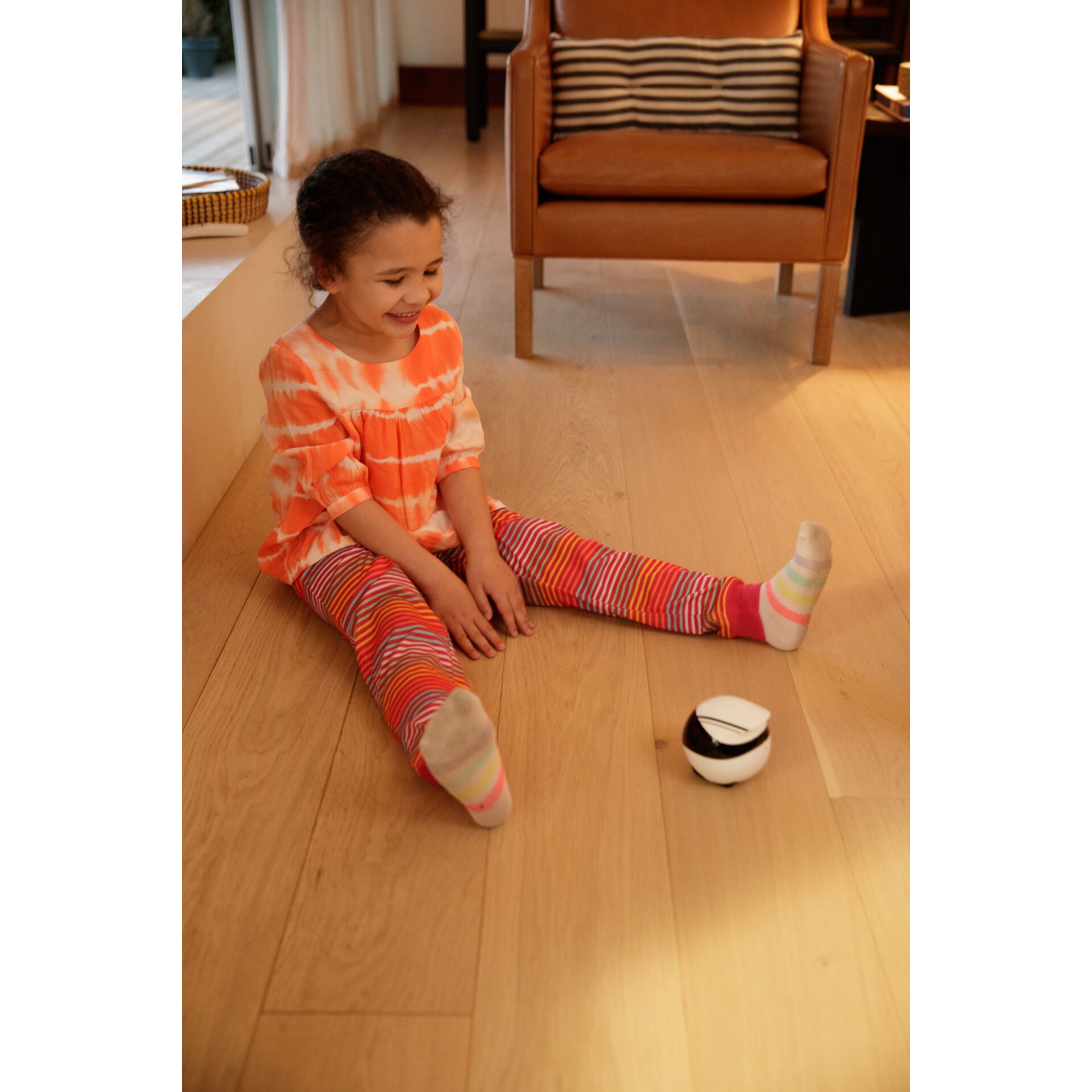 Person, Sitzen, Drinnen, Innenarchitektur, Holz, Person, Sitzend, Drinnen, Innenarchitektur, Holz