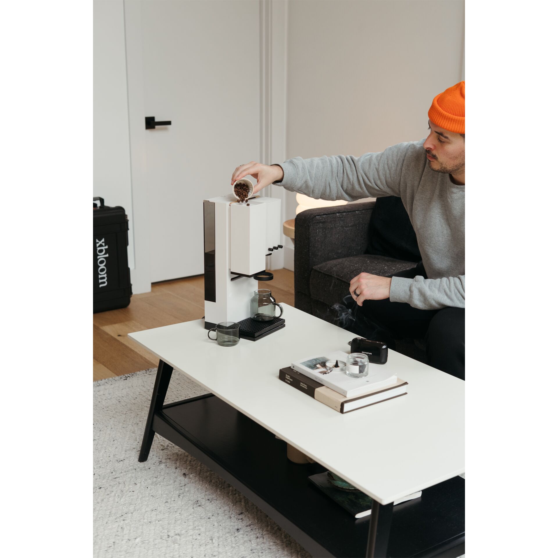 Kaffeemaschine, Kaffeezubereitung, Espresso, Tischsetup, Wohnzimmer