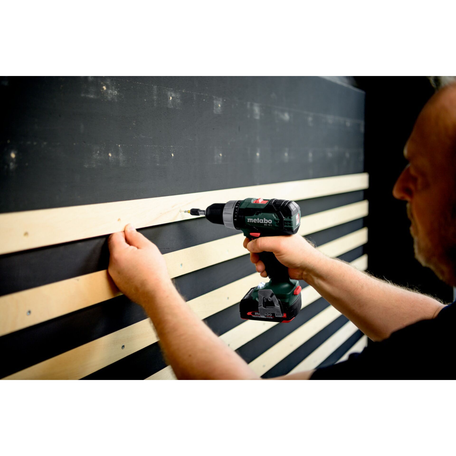 Gerät, Elektrische Bohrmaschine, Werkzeug, Drinnen, Innenarchitektur, Gerät, Elektrische Bohrmaschine, Werkzeug, Drinnen, Innenarchitektur