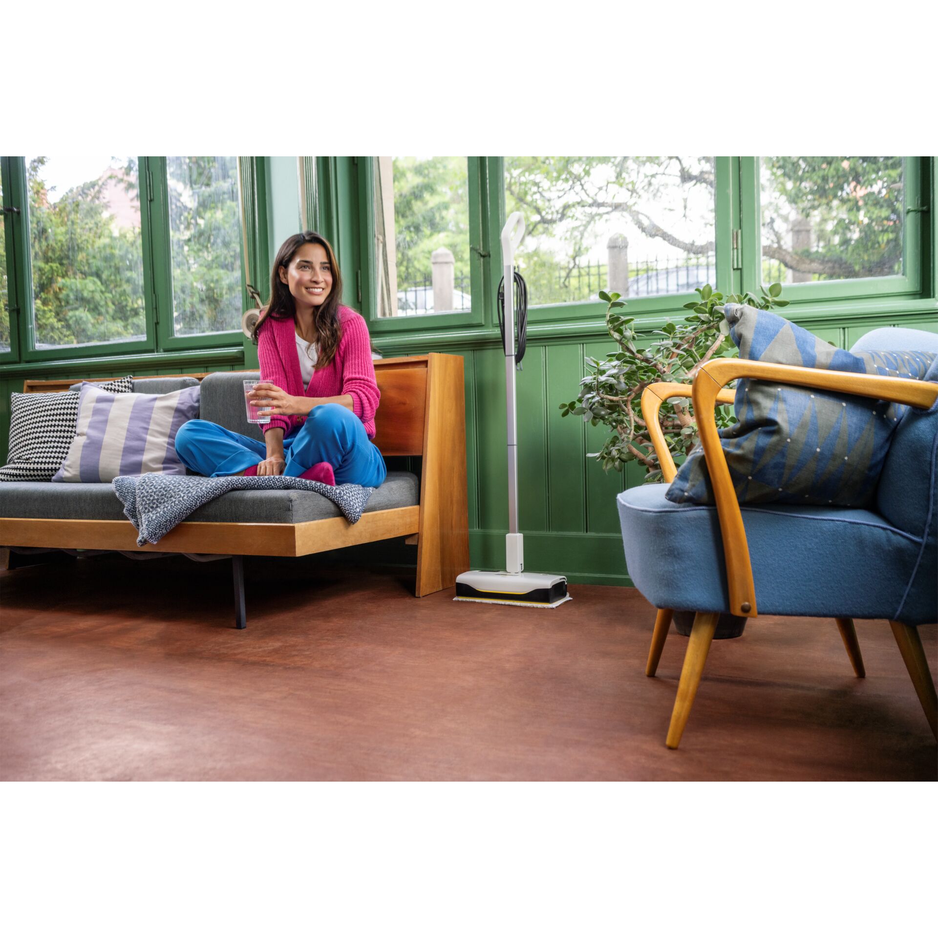 Innenarchitektur, Wohnzimmer, Couch, Lampe, Person, Innenarchitektur, Wohnzimmer, Couch, Lampe, Person