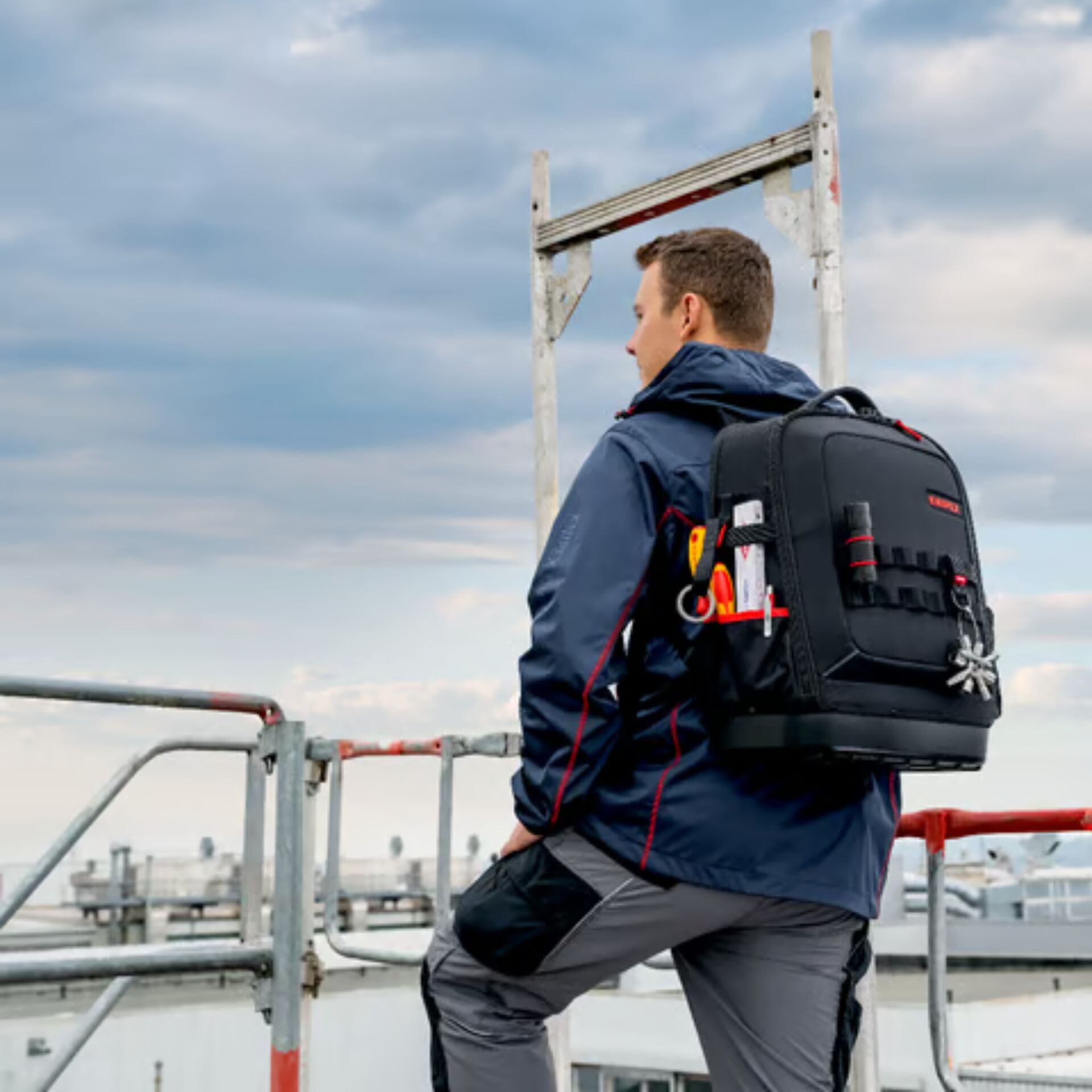 Werkzeugrucksack, Schwarz, Hartschalenboden, Organizerfächer, Befestigungsschlaufen
