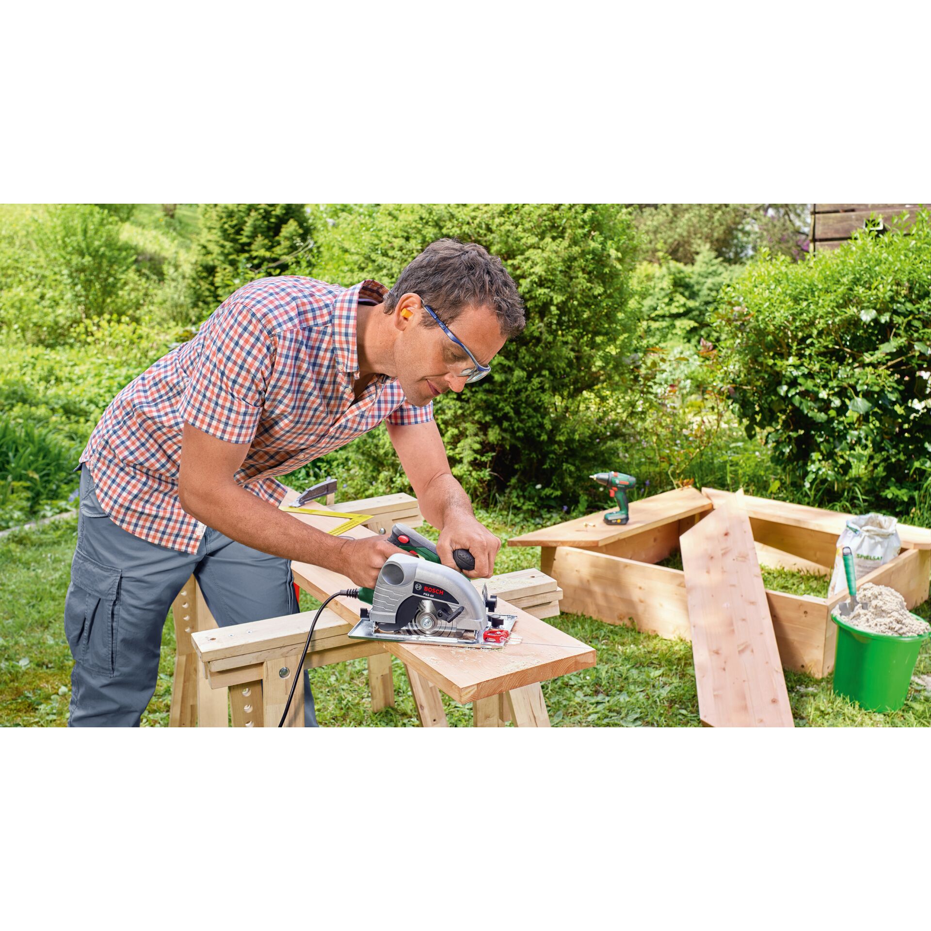 Person, Holzbearbeitung