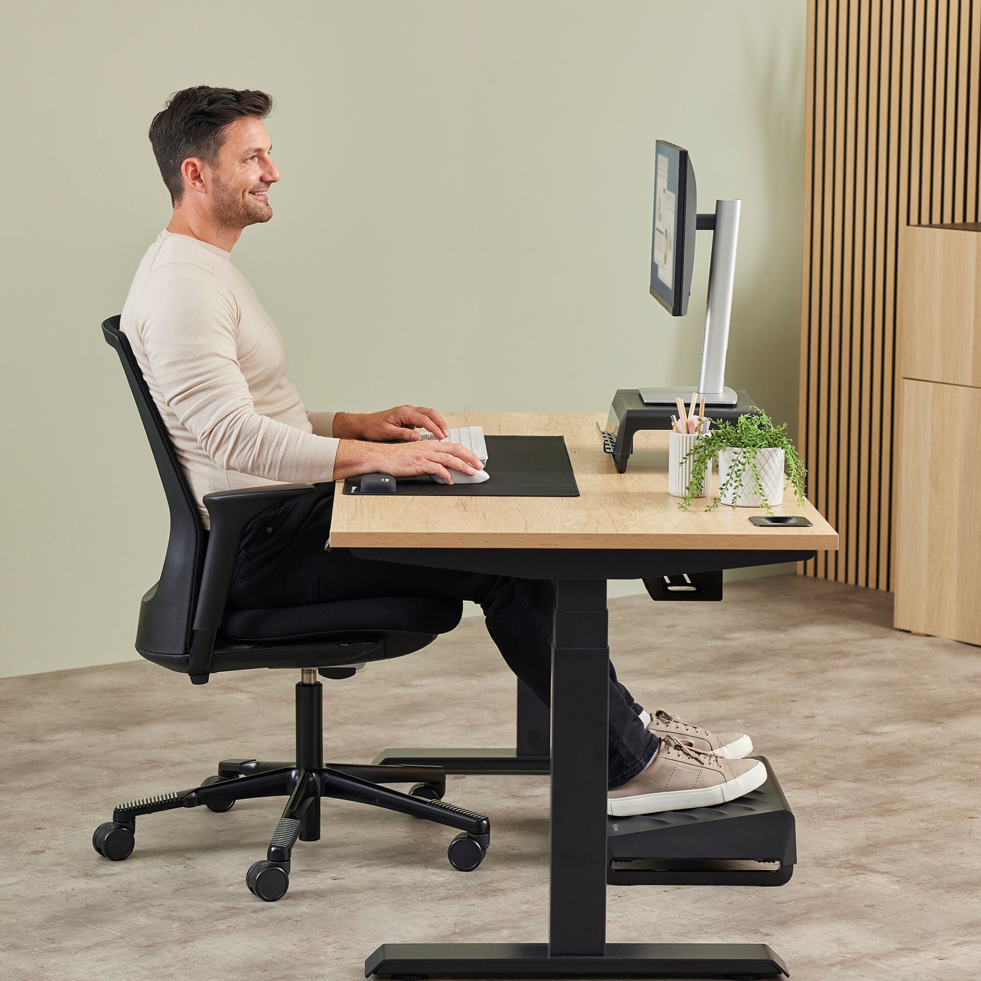 Moebel, Tabelle, Schreibtisch, Stuhl, Person