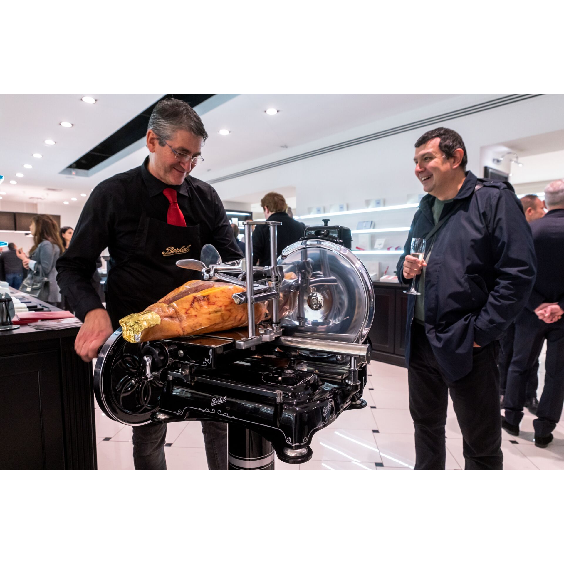 Schinken-Schneidemaschine, Prosciutto-Schneider, Metallmaschine, Schinkenbeil, Gourmet-Event