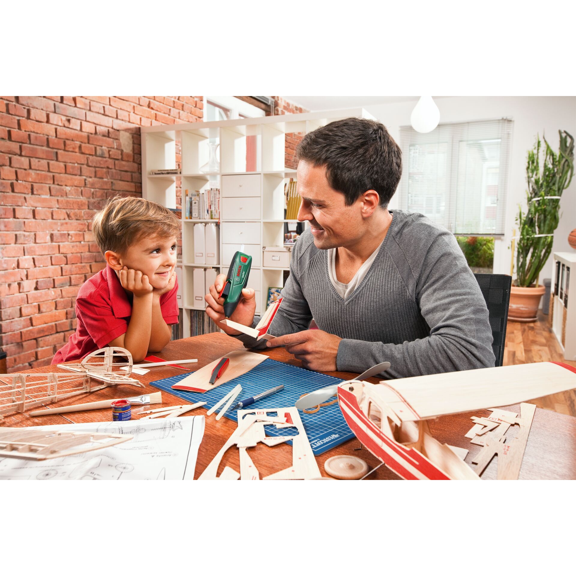 Holzmodellbau, Bausatz, Modellflugzeug, Werkzeug, Kartonmodell