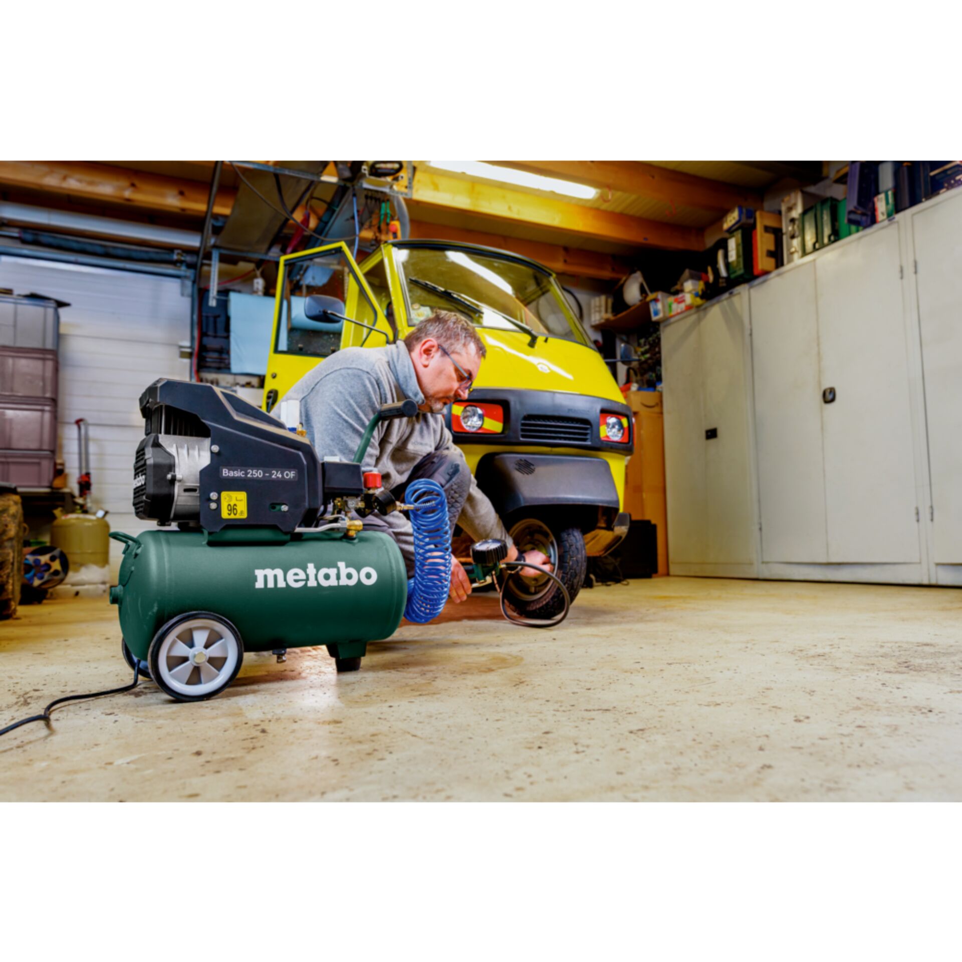 Kompressor, Luftkompressor, grüner Tank, Werkstatt, Wartungswerkzeug