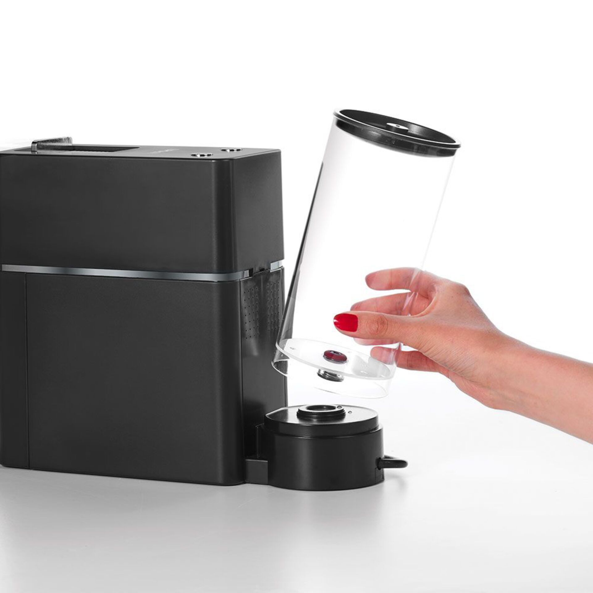 Kaffeemaschine, Wassertank, transparenter Tank, schwarzes Gehäuse, abnehmbarer Tank