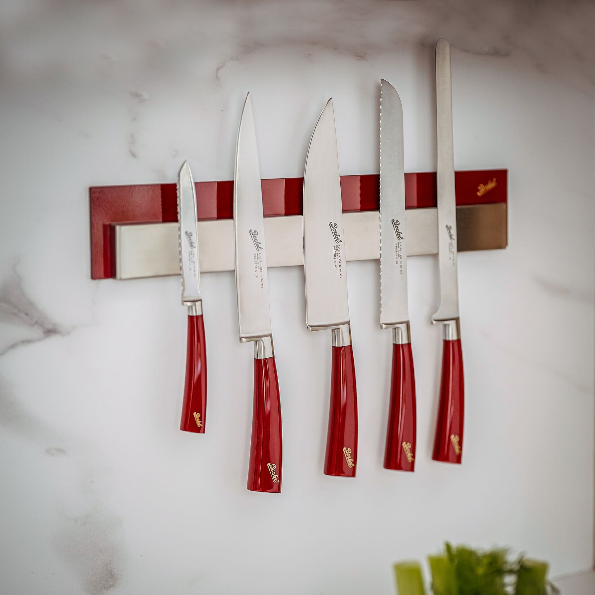 Messerset, Edelstahl, roter Griff, Küchenmesser, Wandhalterung