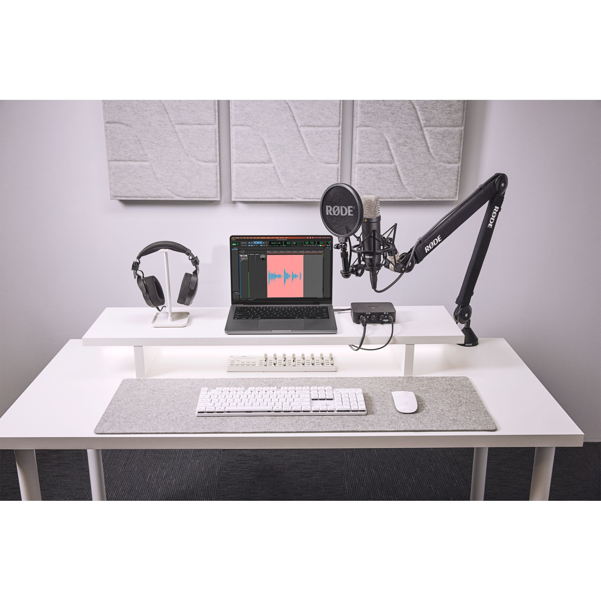 Moebel, Tabelle, Schreibtisch, Computer-Tastatur, Kopfhörer