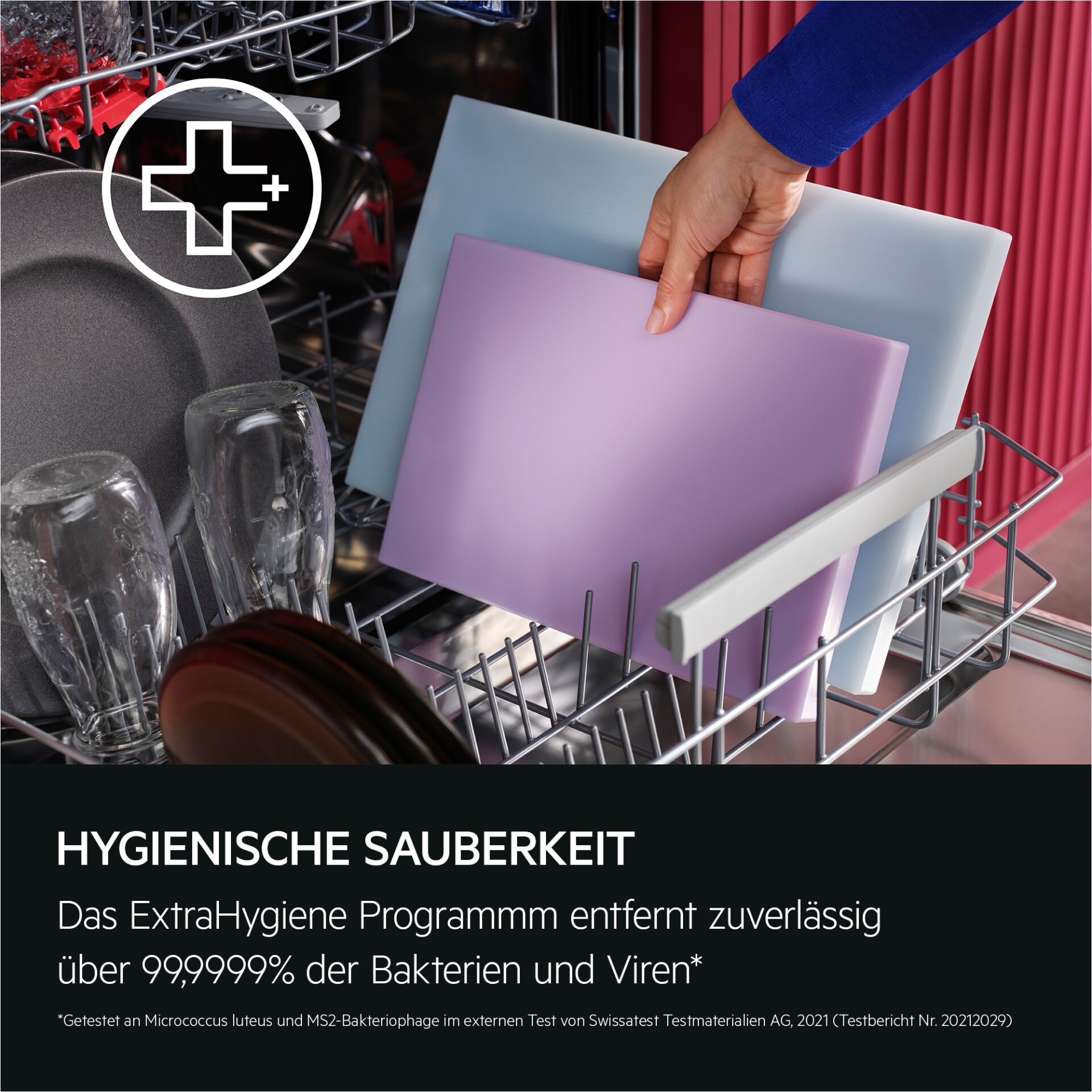 Geschirrspüler, Besteck, Teller, rosa Notizbuch, lila Notizbuch