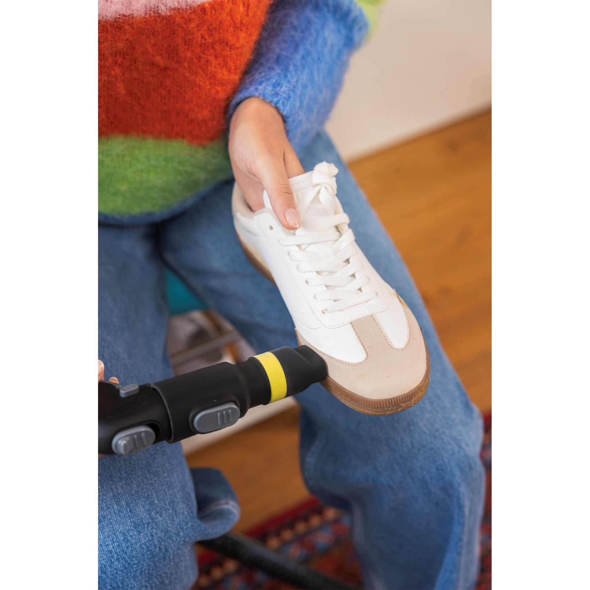 Schuhwerk, Schuh, Sneaker, Person, Innenarchitektur