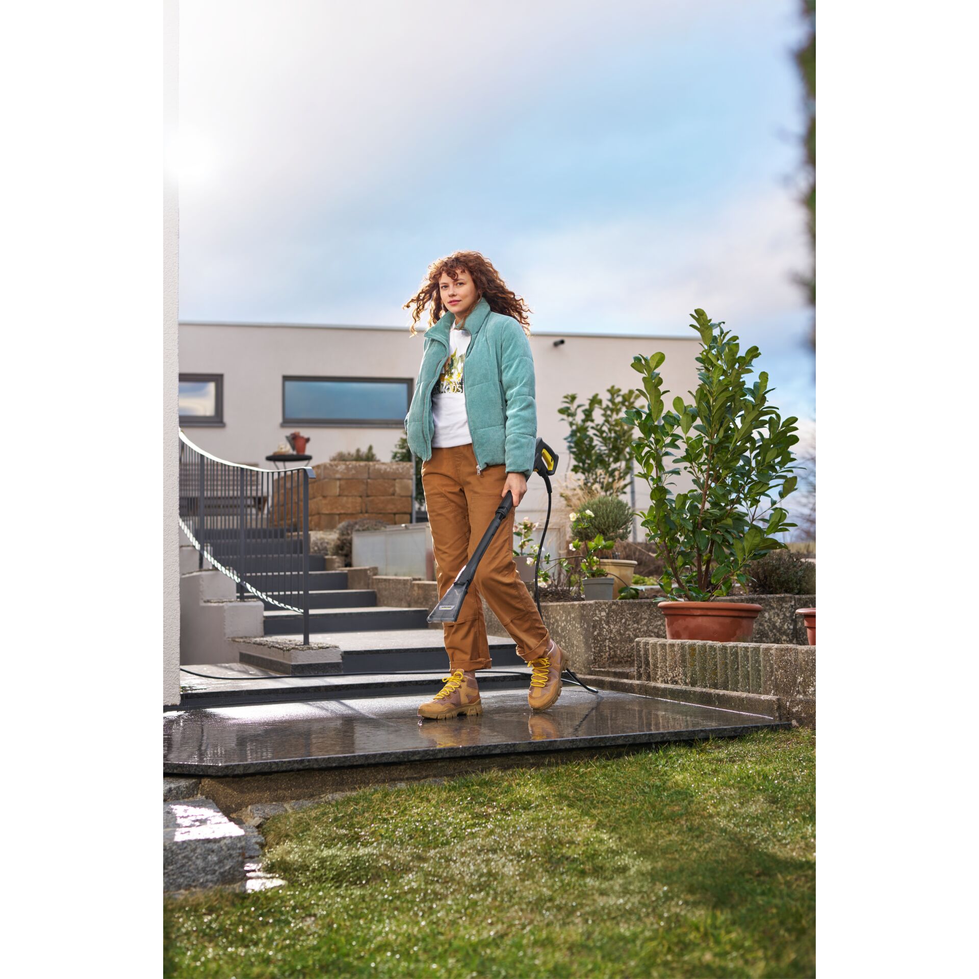 Hosen, Gras, Innenarchitektur, Rasen, Person