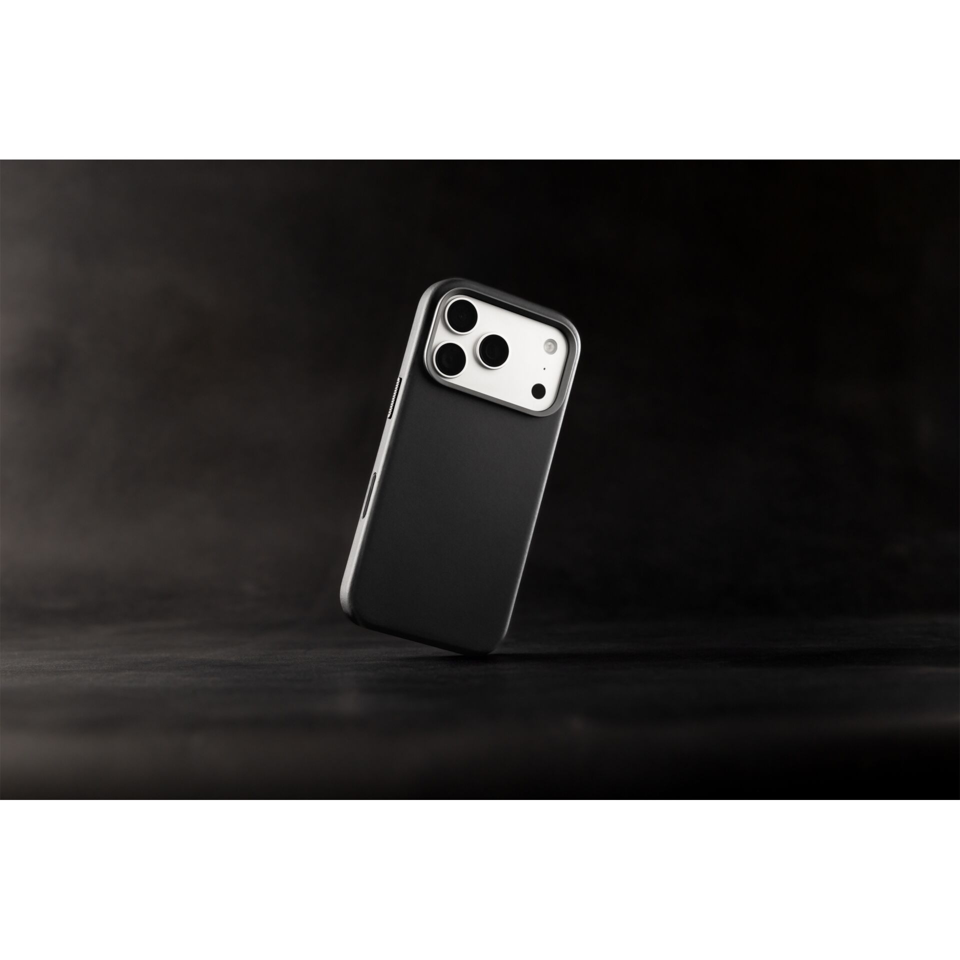 Smartphone, Backcover, Triple camera, Matte black, Isolierter Rahmen